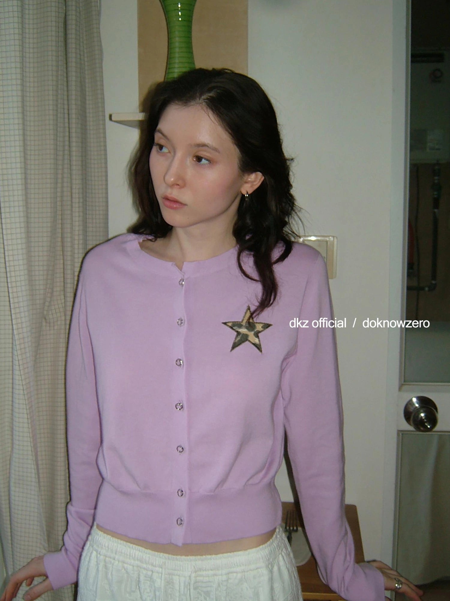 DKZ OFFICIAL Cropped Knit Cardigan With Star Embroidery