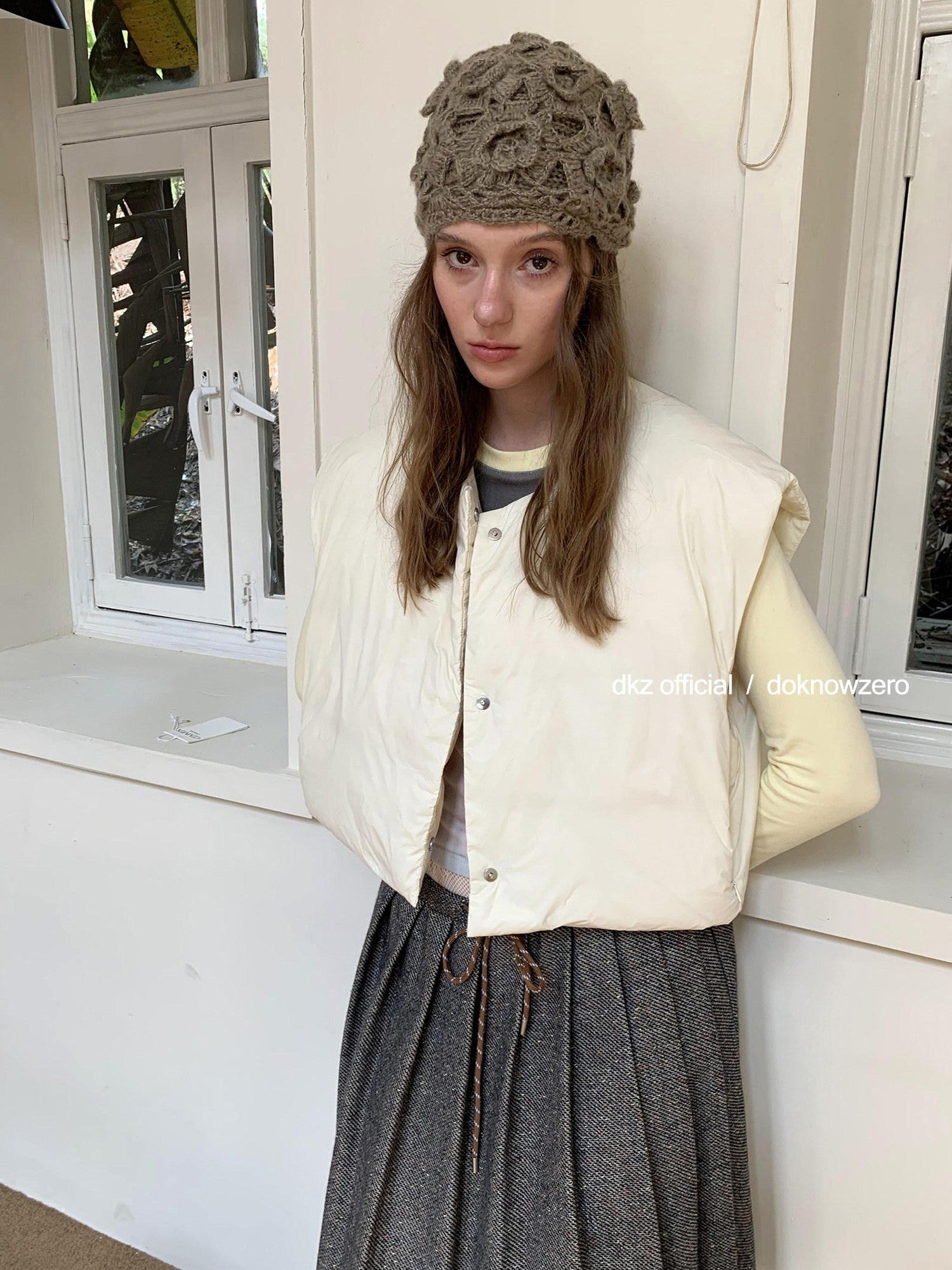 DKZ OFFICIAL Cropped Round Neck White Duck Down Padded Straight Cut Women&