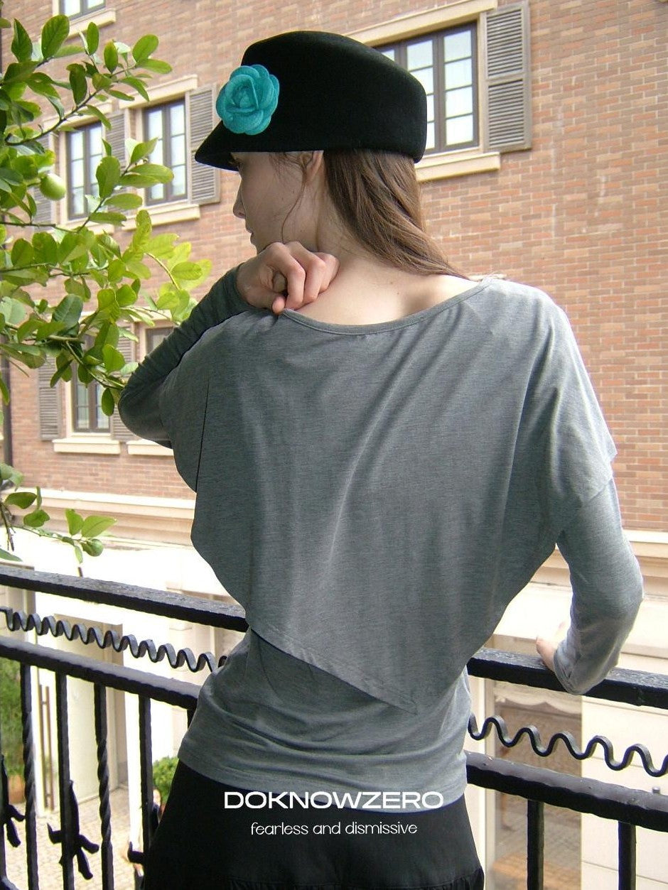 DKZ OFFICIAL Gray Faux Layered Cape Splice V-neck Women&