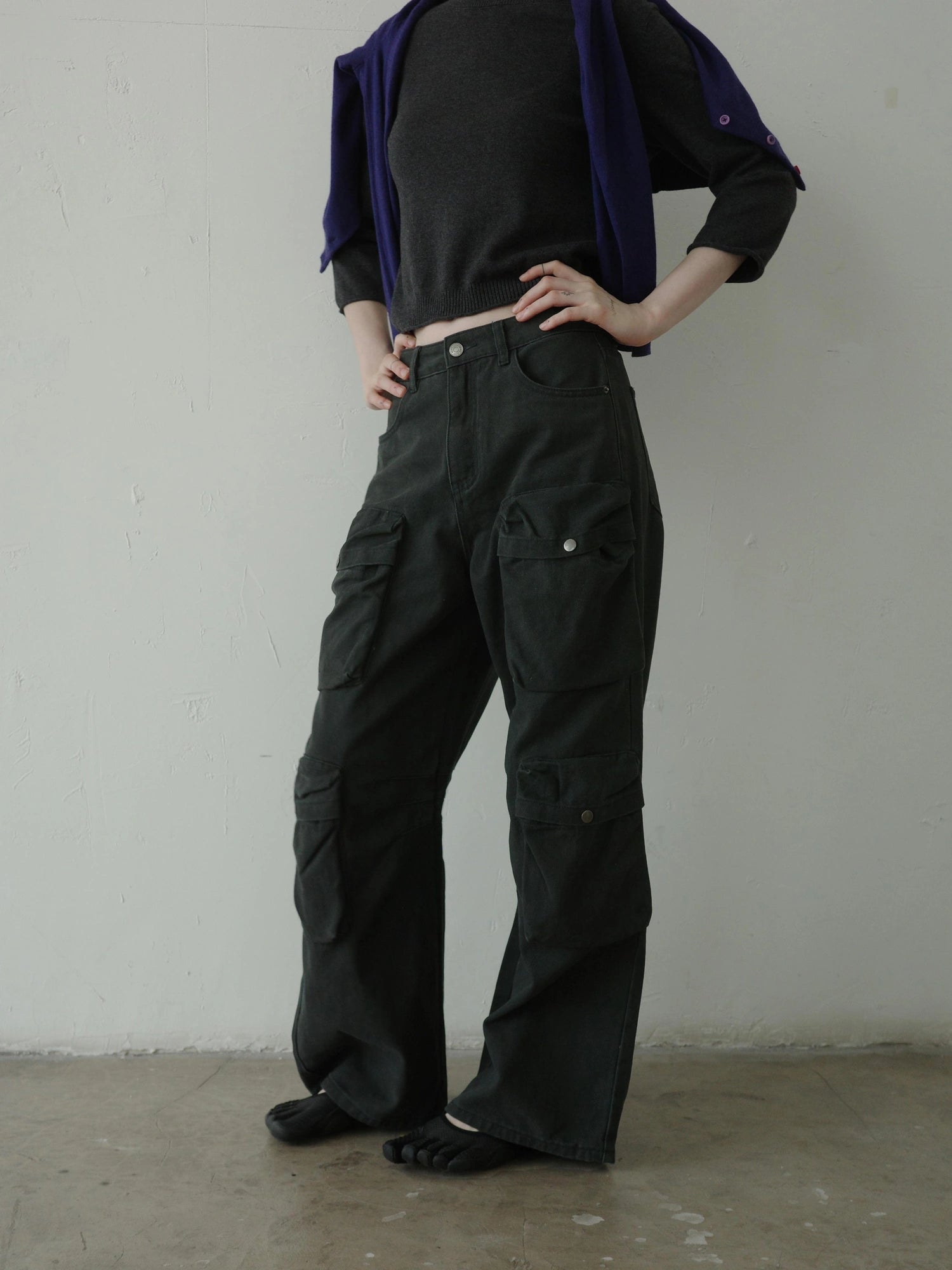 DKZ OFFICIAL Gray Multi Pocket Cargo Pants For Women Loose Fit Retro Long Pants