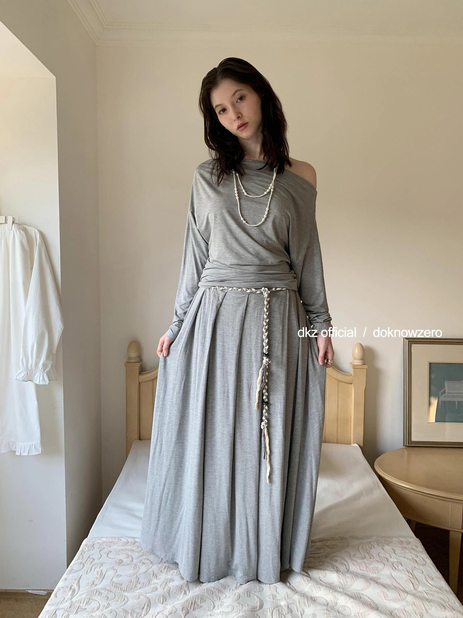 DKZ OFFICIAL Gray One Shoulder Knit Sweater And Midi Dress Set