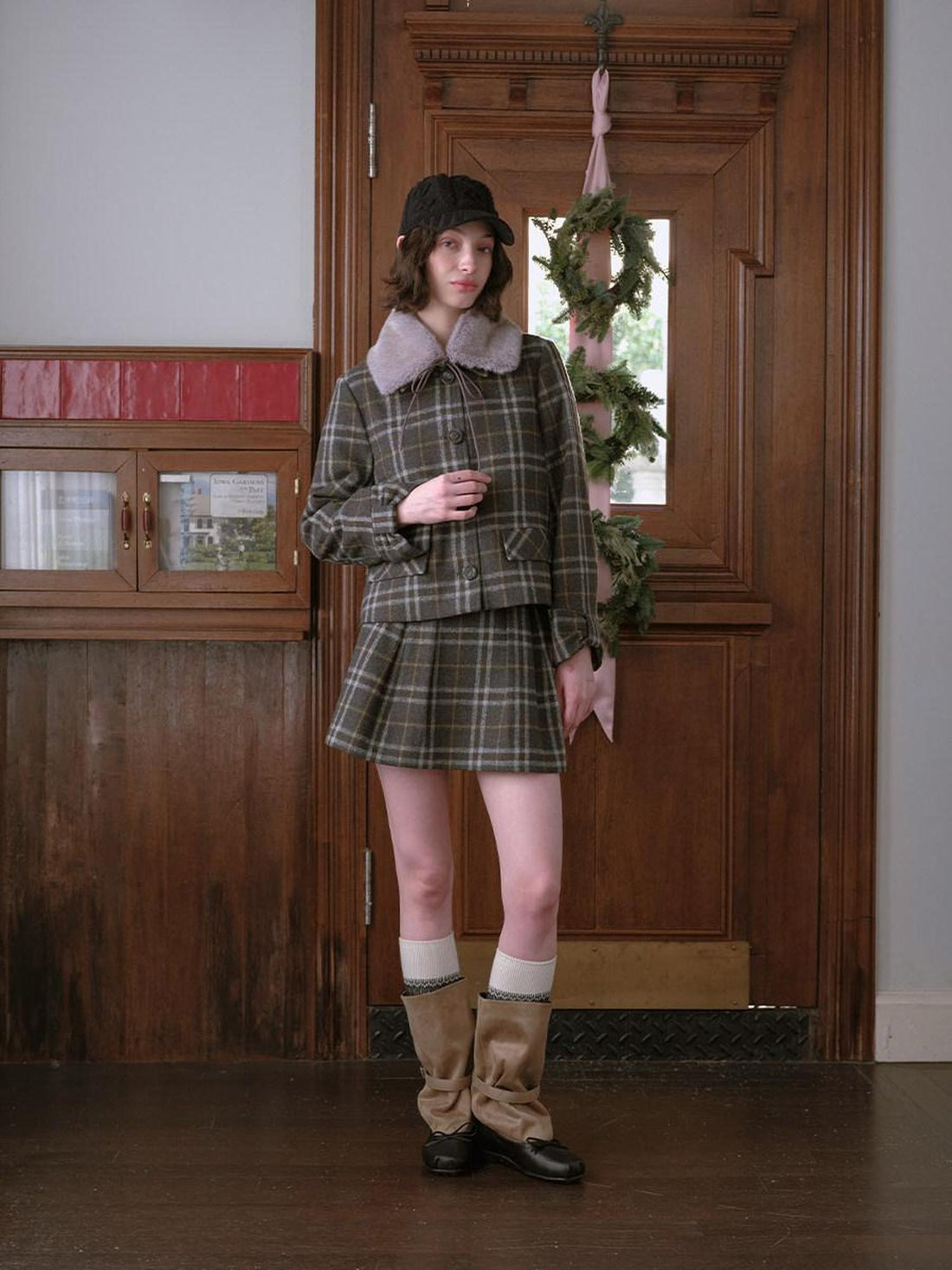 DKZ OFFICIAL Gray Plaid Detachable Fur Collar Pleated Women&