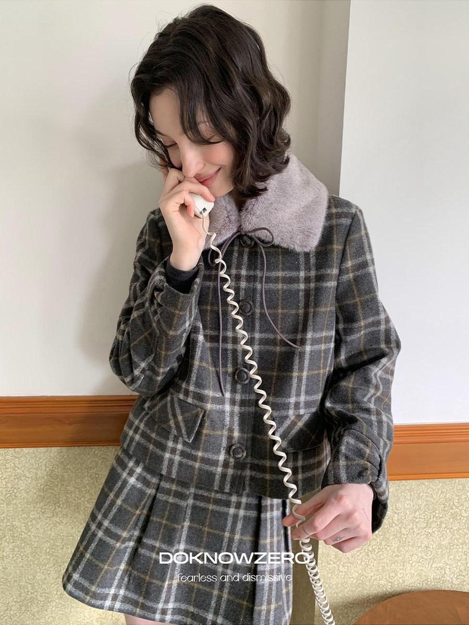 DKZ OFFICIAL Gray Plaid Detachable Fur Collar Pleated Women&