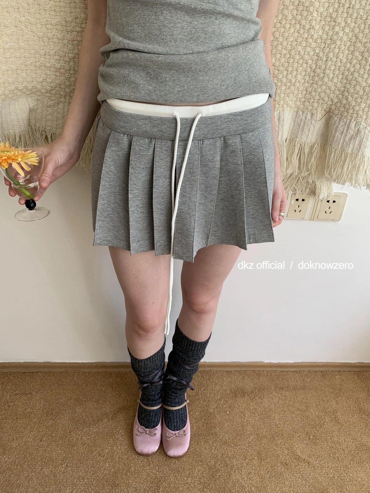 DKZ OFFICIAL Gray Pleated A Line Skirt with Contrast Color Block