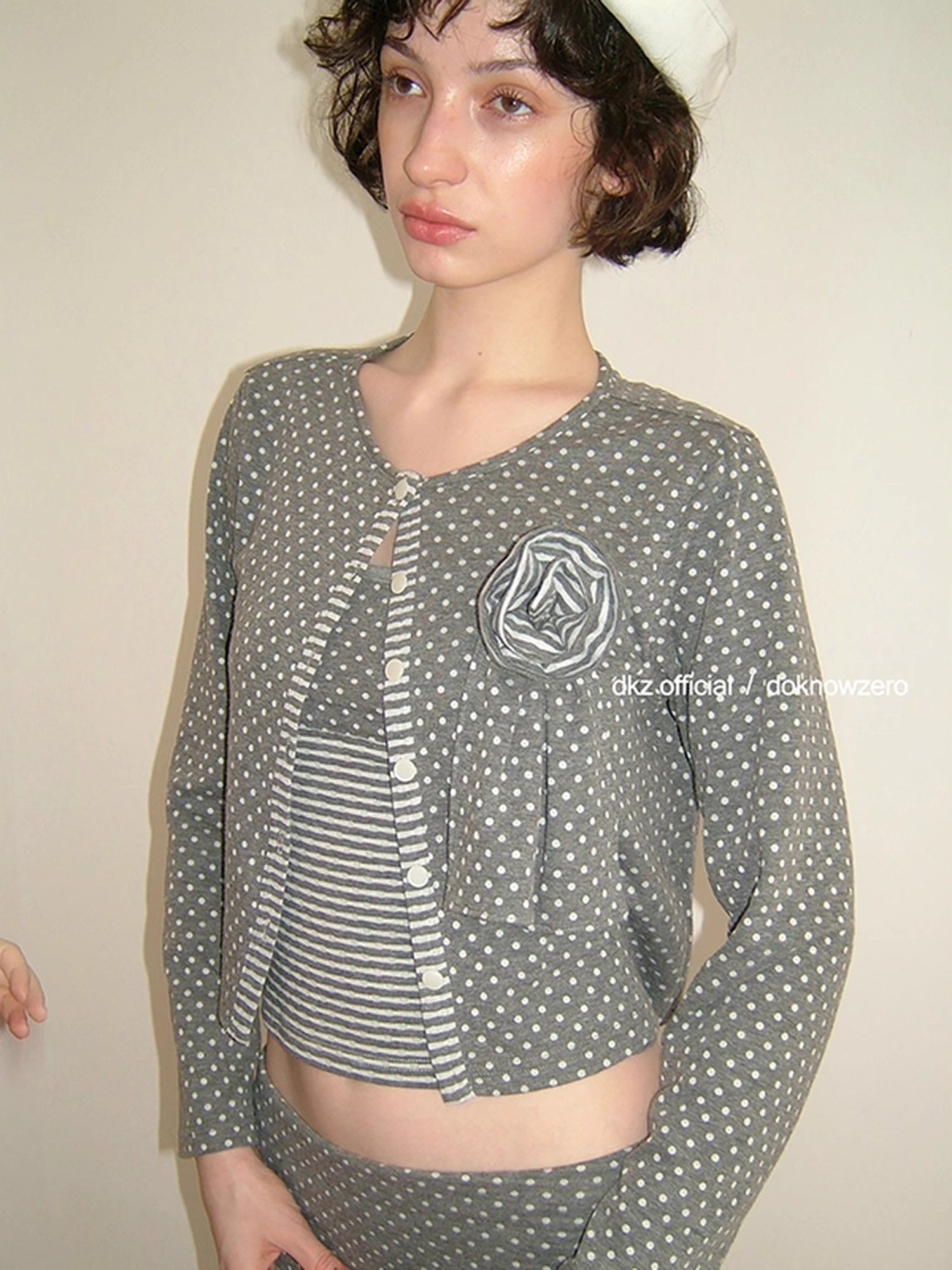 DKZ_OFFICIAL_Gray_Polka_Dot_Knit_Cardigan_With_Detachable_Flower_MISSTT