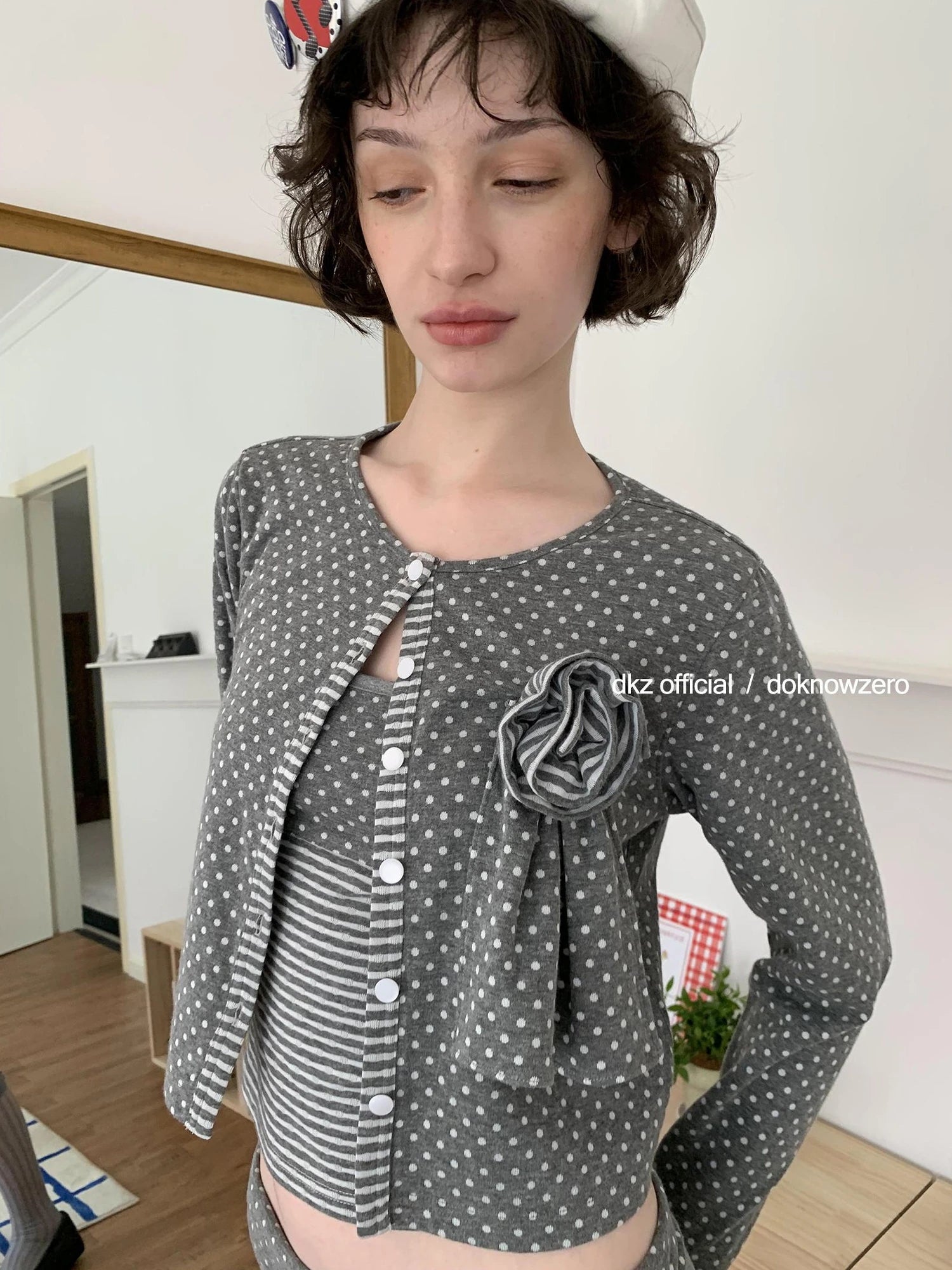 DKZ OFFICIAL Gray Polka Dot Knit Cardigan With Detachable Flower