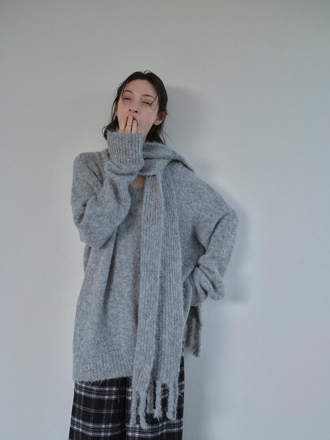DKZ OFFICIAL Gray V-neck Oversized Lazy Knit With Scarf Women&