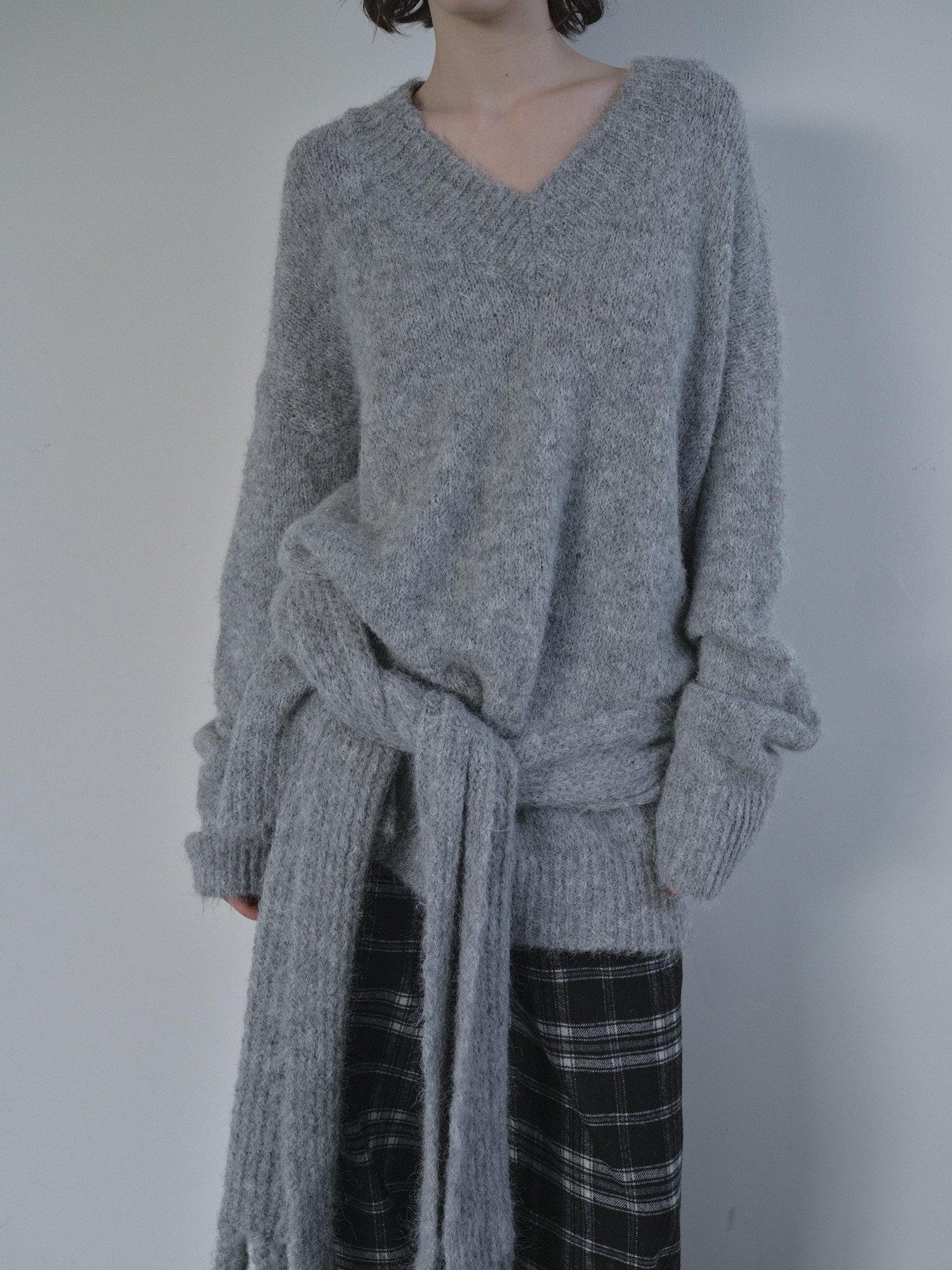 DKZ OFFICIAL Gray V-neck Oversized Lazy Knit With Scarf Women&