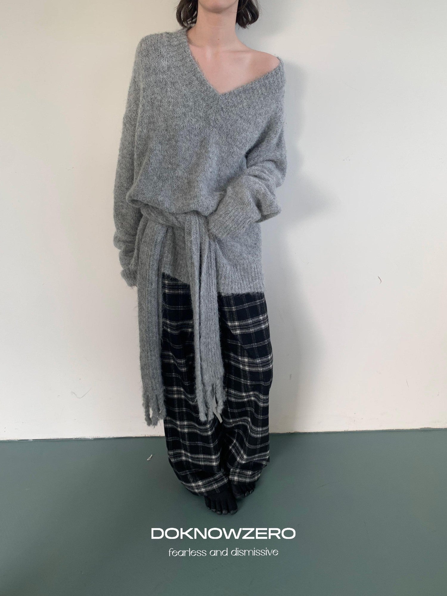 DKZ OFFICIAL Gray V-neck Oversized Lazy Knit With Scarf Women&