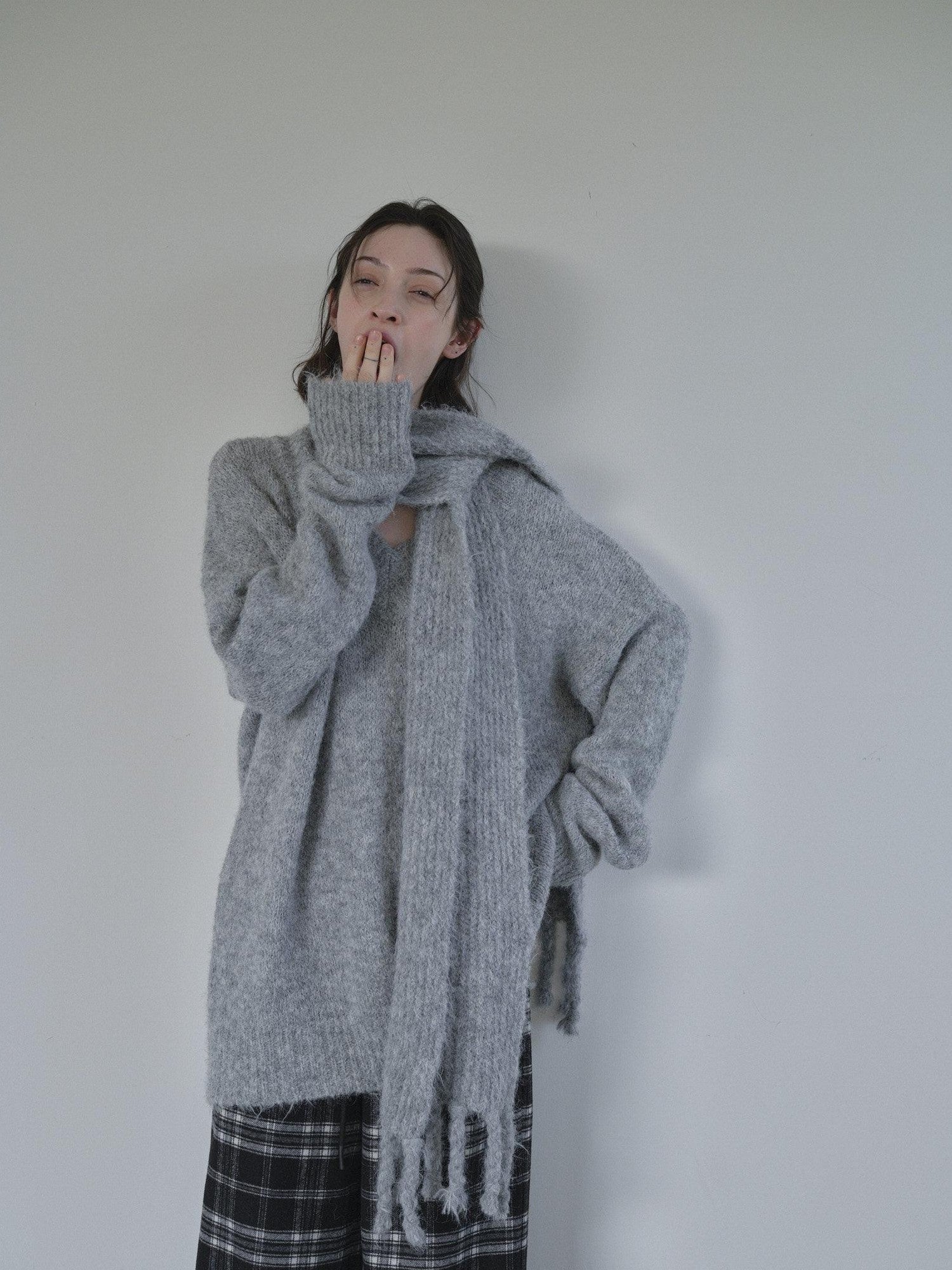 DKZ OFFICIAL Gray V-neck Oversized Lazy Knit With Scarf Women&