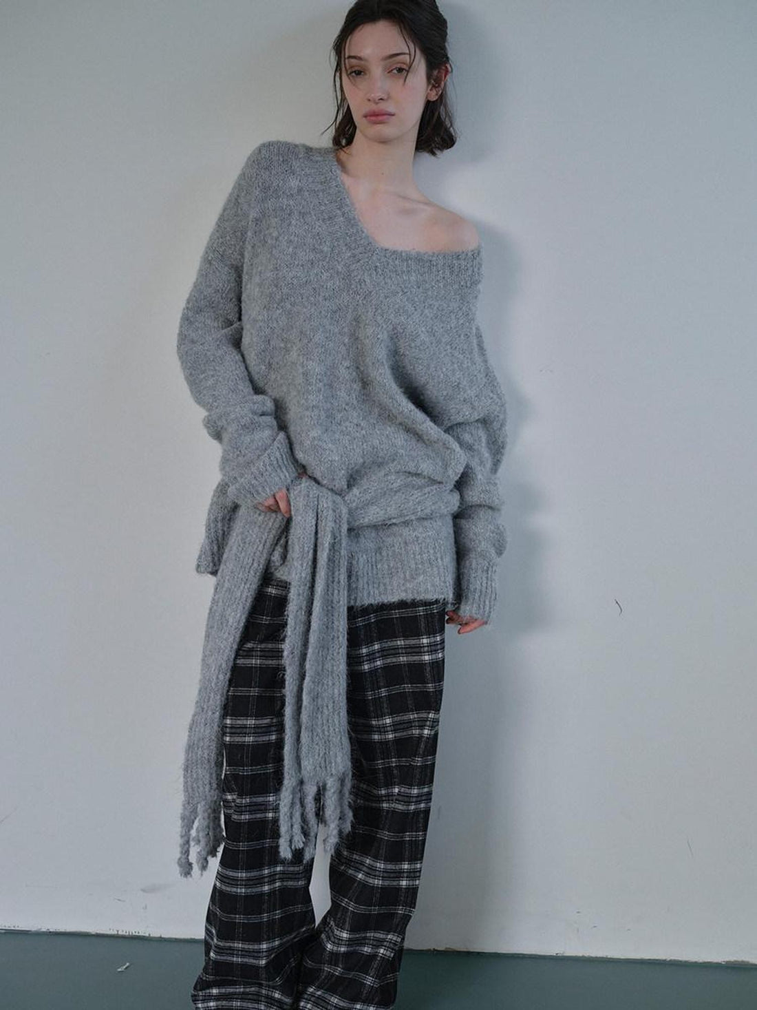 DKZ OFFICIAL Gray V-neck Oversized Lazy Knit With Scarf Women&