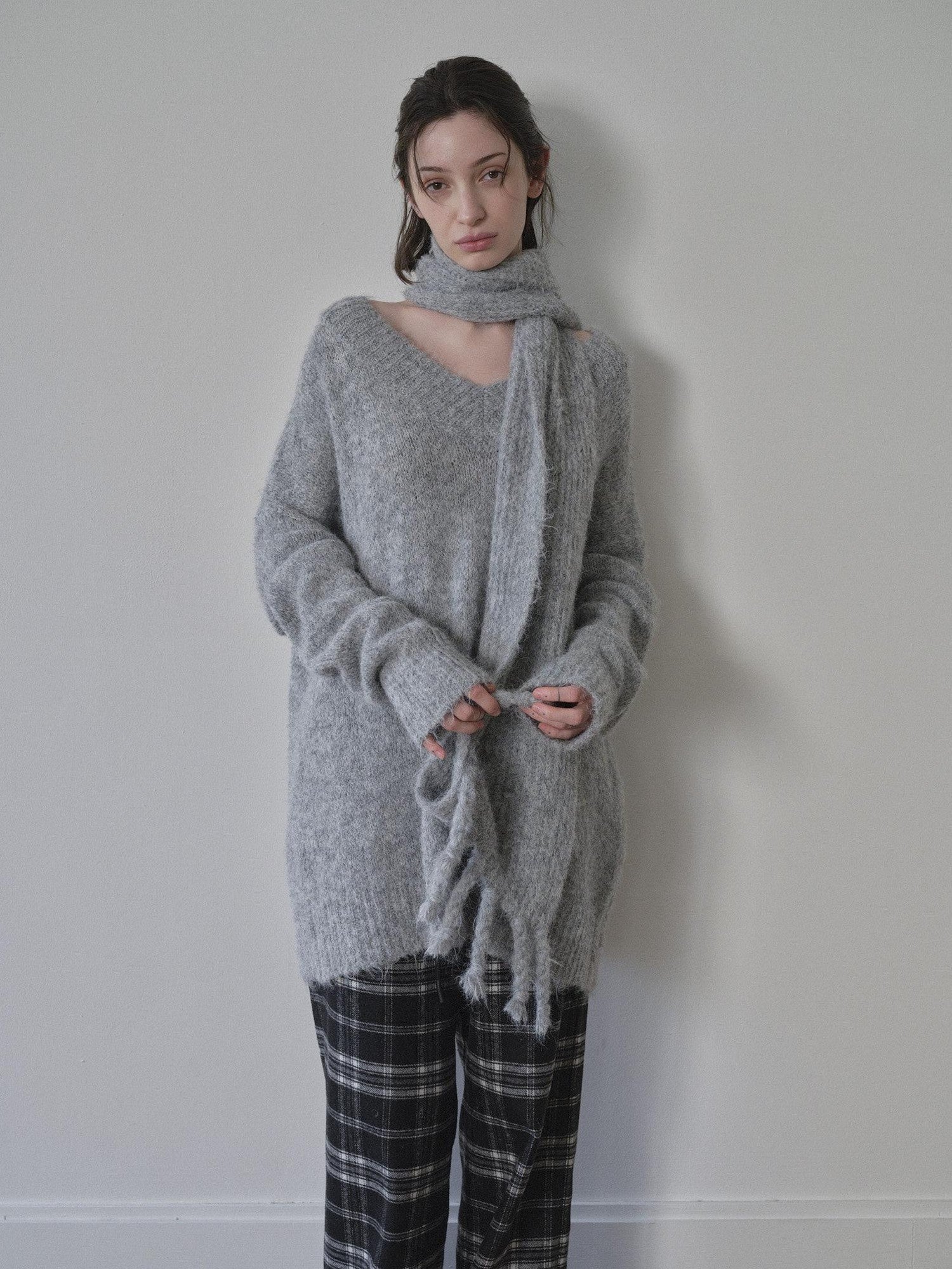 DKZ OFFICIAL Gray V-neck Oversized Lazy Knit With Scarf Women&
