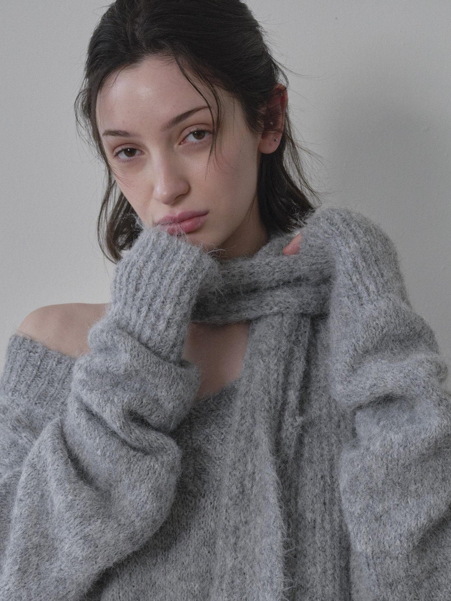 DKZ OFFICIAL Gray V-neck Oversized Lazy Knit With Scarf Women&