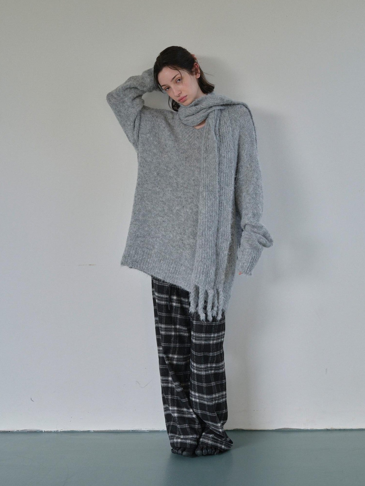 DKZ OFFICIAL Gray V-neck Oversized Lazy Knit With Scarf Women&