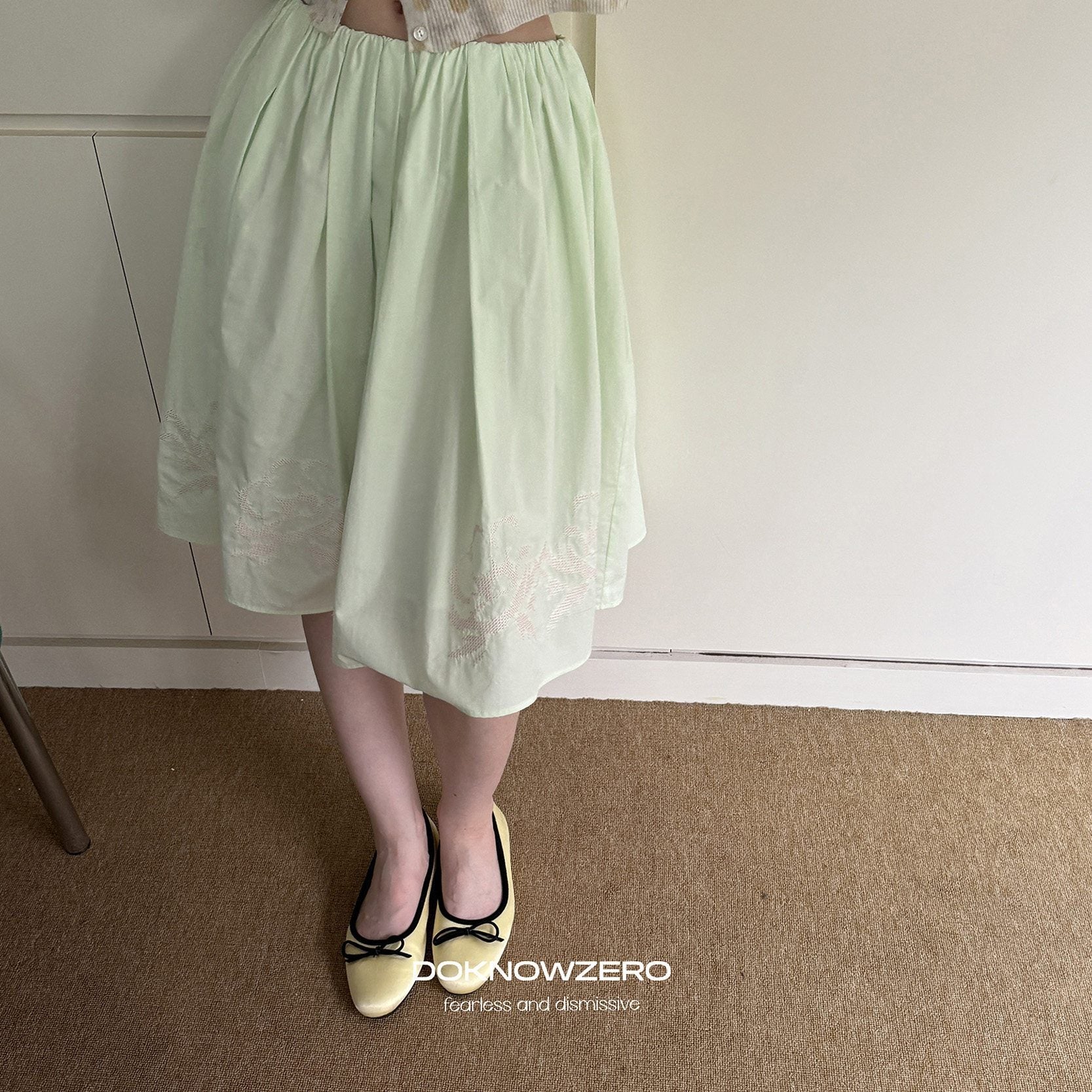 DKZ_OFFICIAL_Green_Cross_Embroidered_Elastic_Waist_Women&