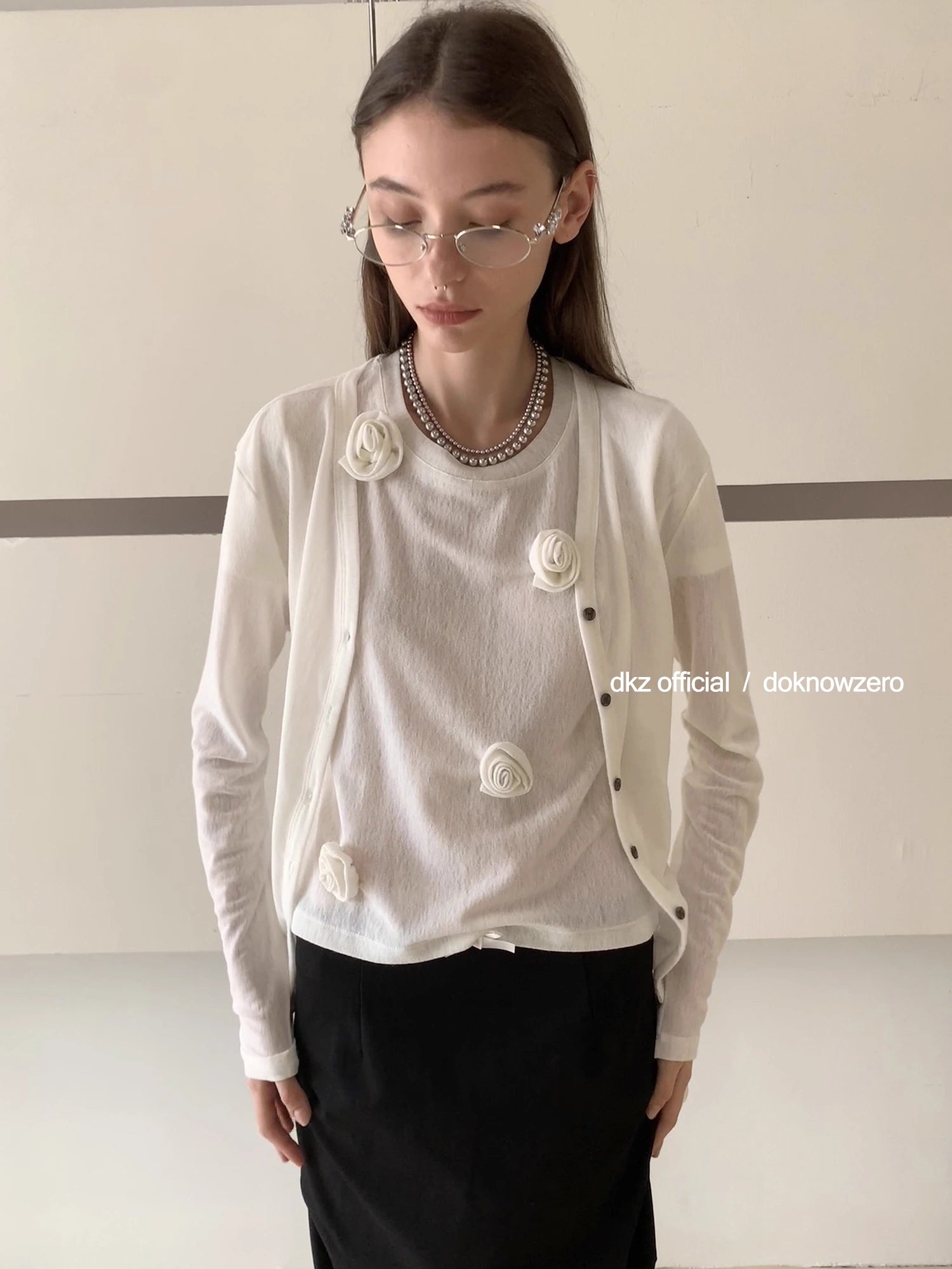 DKZ_OFFICIAL_Ice_Silk_Embroidered_Short_Sleeve_T-shirt_And_Cardigan_Two_Piece_Set_MISSTT