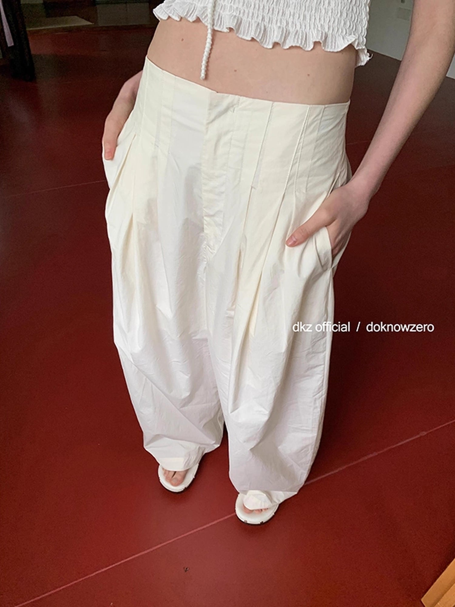 DKZ_OFFICIAL_Lightweight_Loose_Fit_Wide_Leg_Trousers_MISSTT