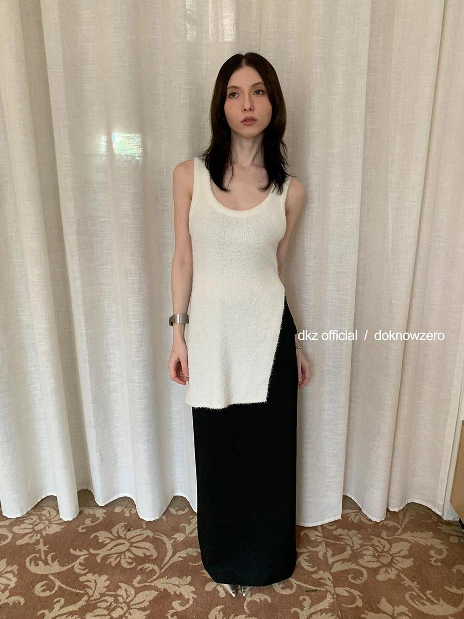 DKZ OFFICIAL Long U Neck Slit Knit Vest