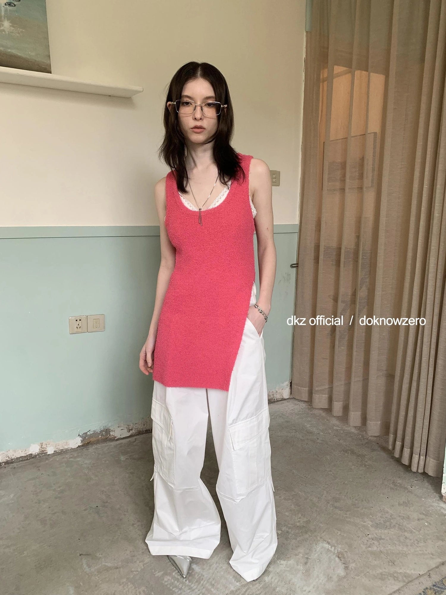 DKZ OFFICIAL Long U Neck Slit Knit Vest