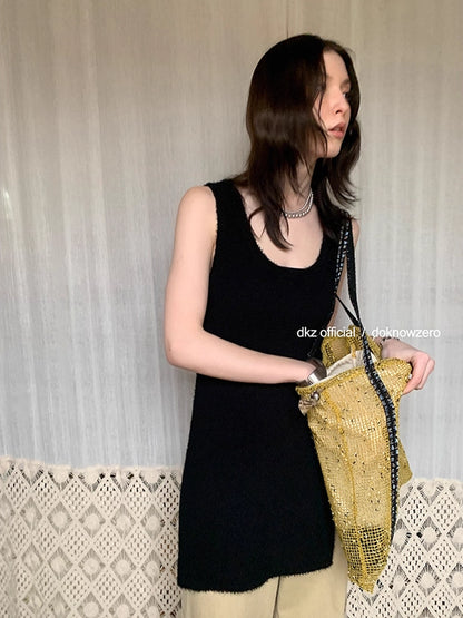 DKZ_OFFICIAL_Long_U_Neck_Slit_Knit_Vest_MISSTT