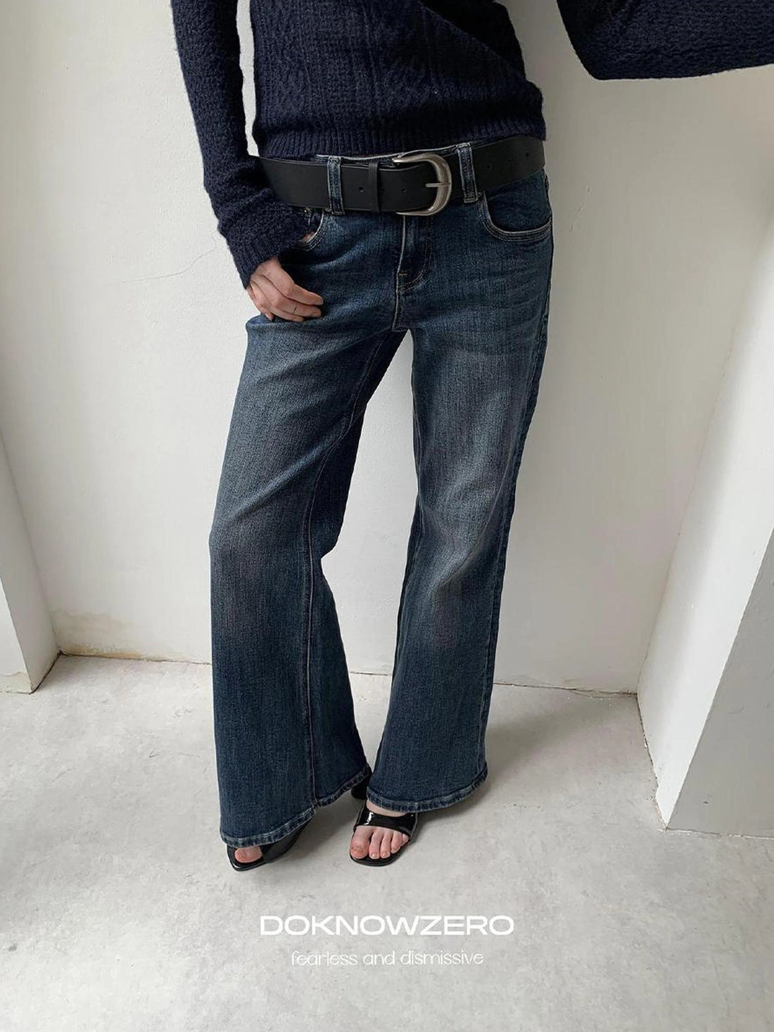 DKZ OFFICIAL Mid Rise Vintage Straight Leg Jeans In Dark Blue