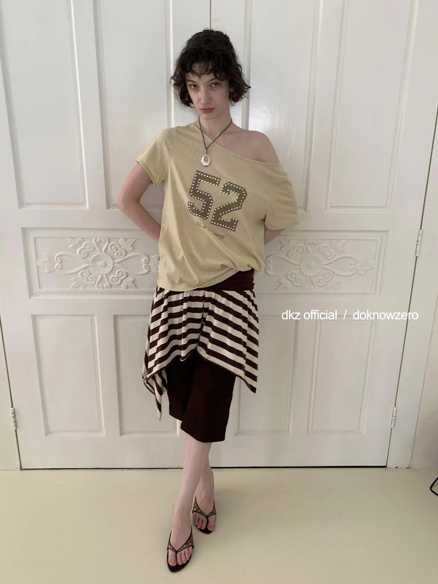 DKZ OFFICIAL Oversized Studded Print Crew Neck T-shirt