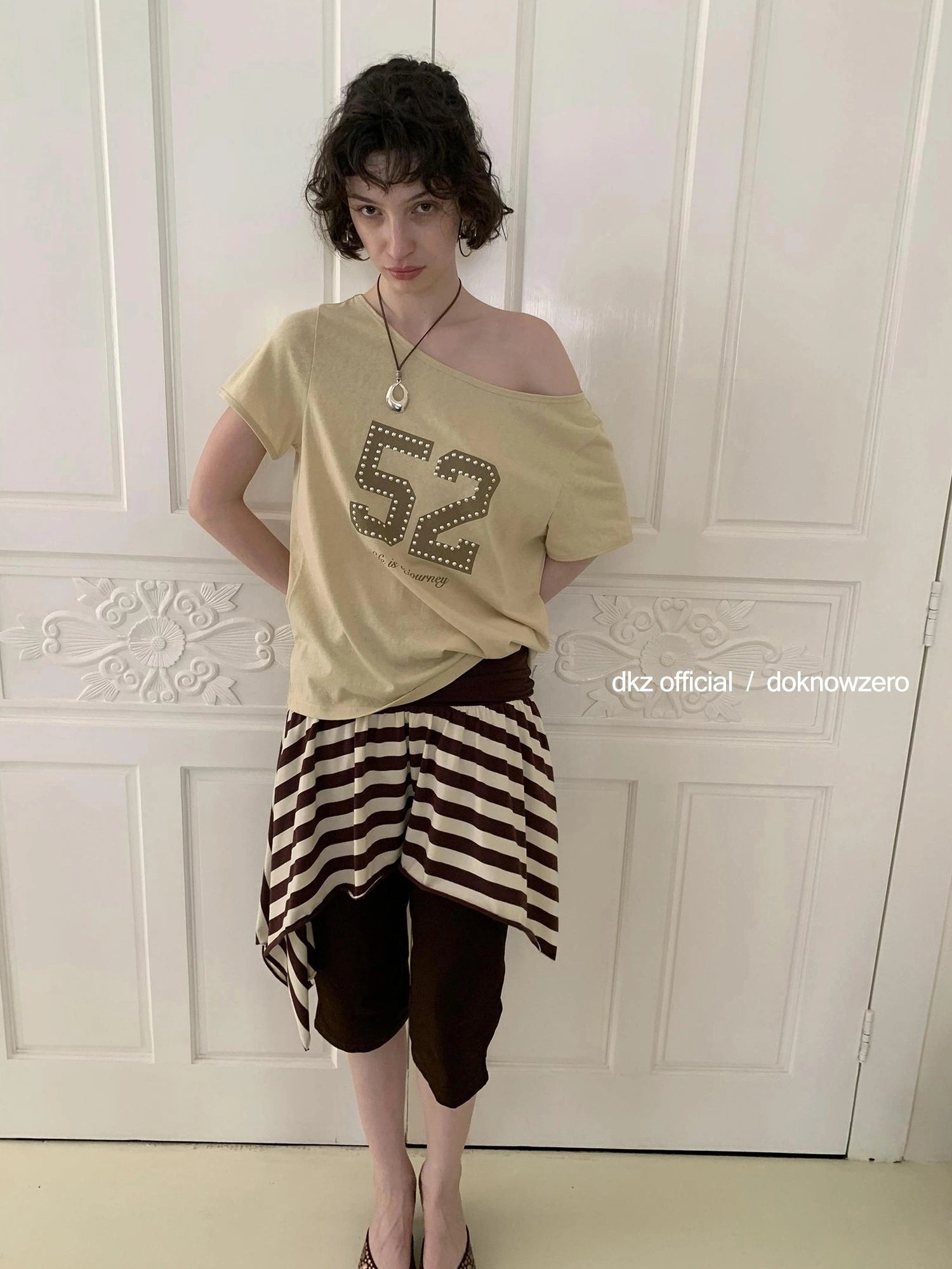 DKZ OFFICIAL Oversized Studded Print Crew Neck T-shirt