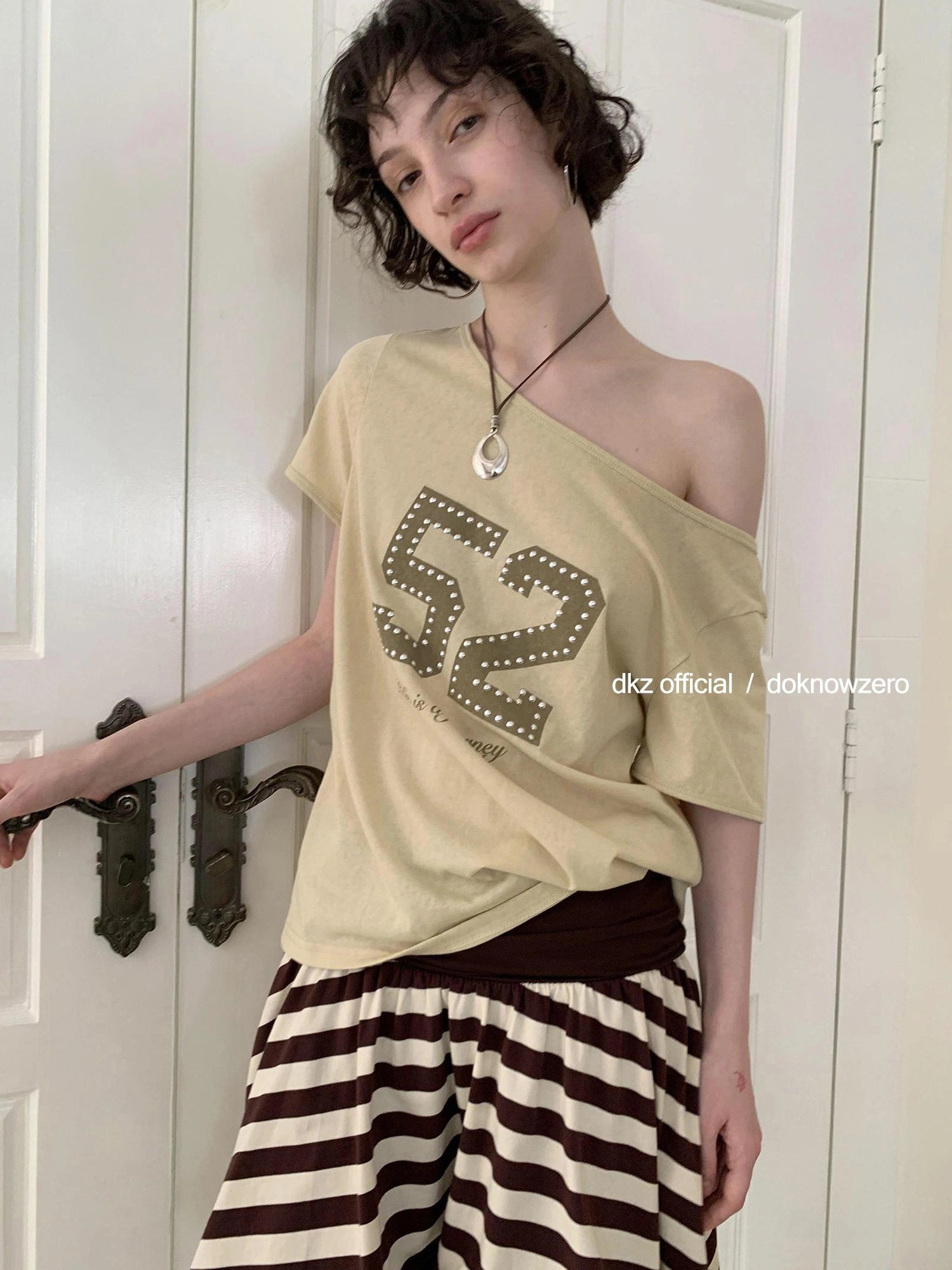 DKZ OFFICIAL Oversized Studded Print Crew Neck T-shirt