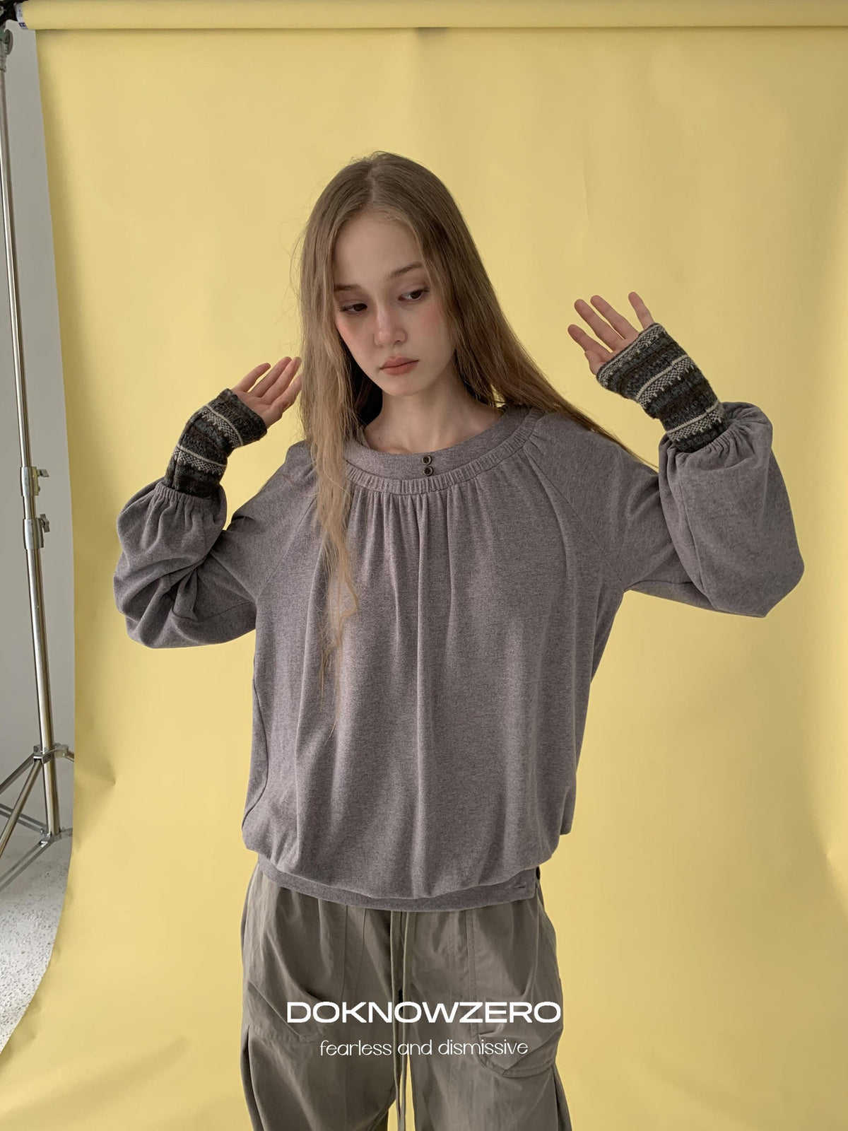 DKZ OFFICIAL Pleated Fleece Feel Round Neck Women&