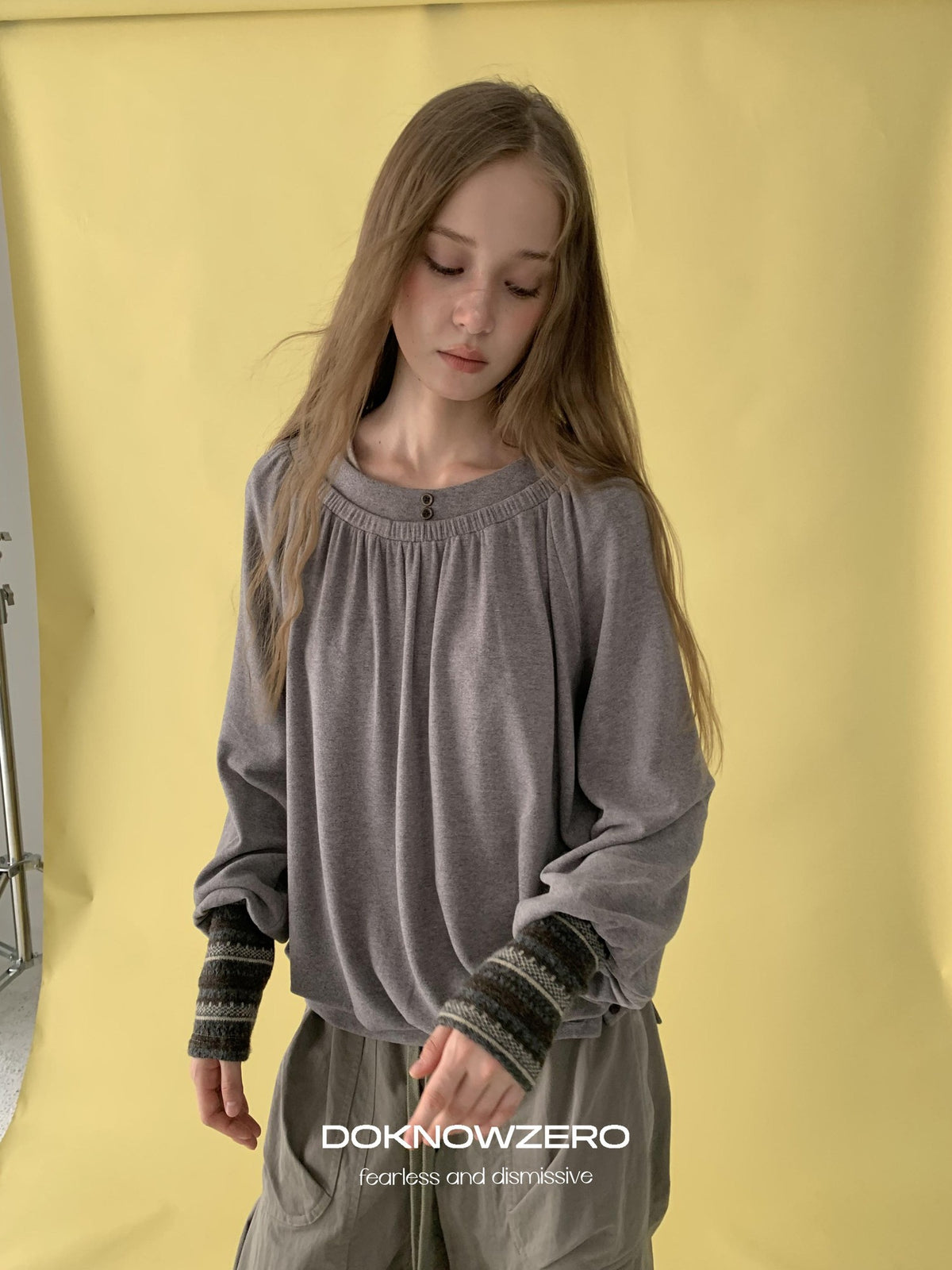 DKZ OFFICIAL Pleated Fleece Feel Round Neck Women&