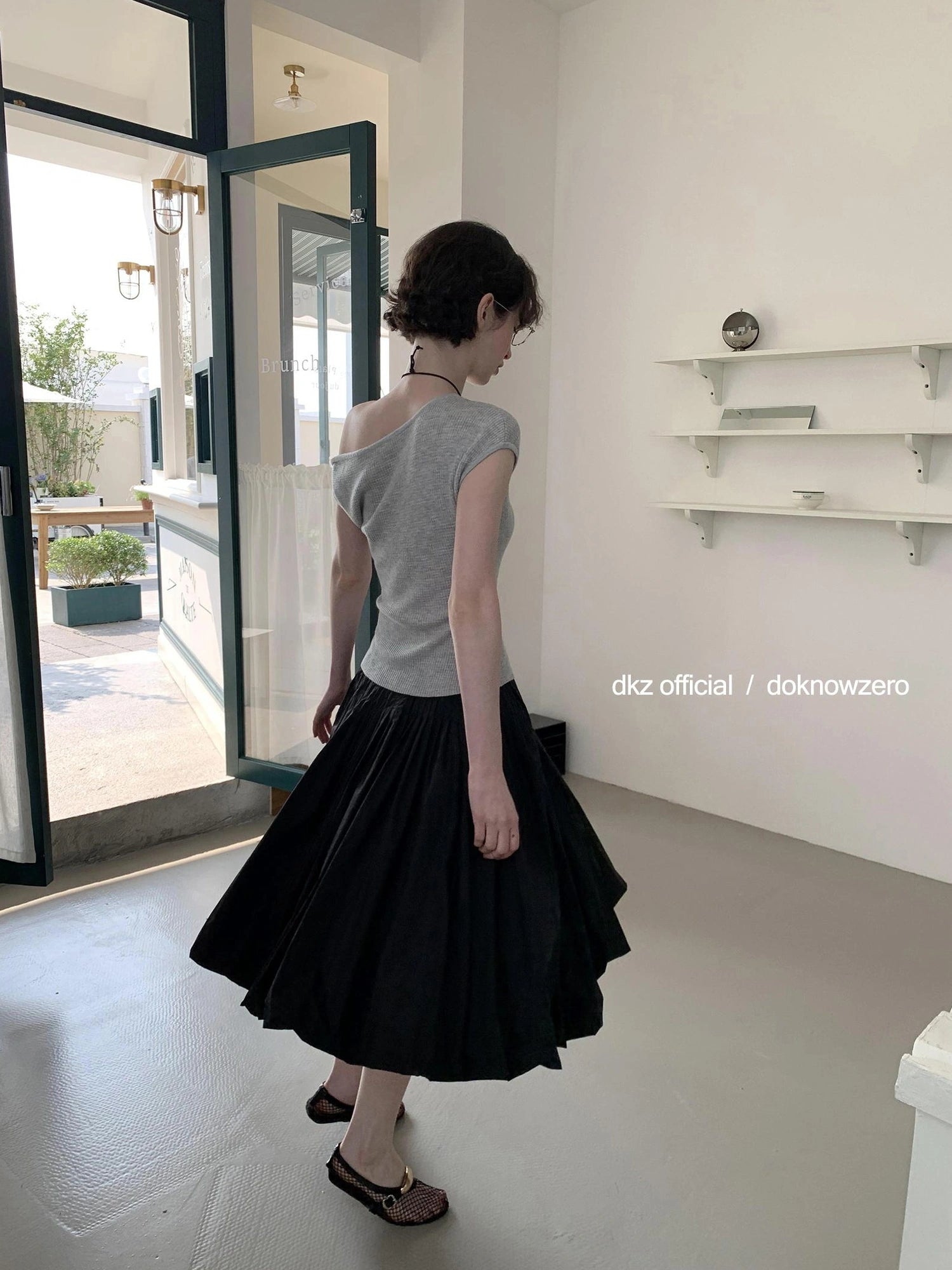 DKZ OFFICIAL Pleated Midi Skirt With Shirred Waist