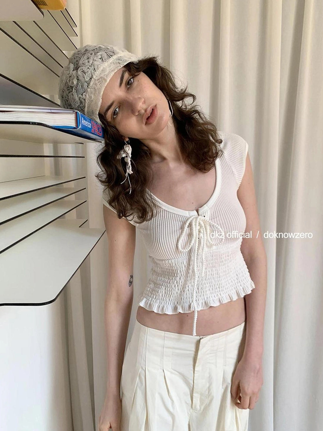 DKZ OFFICIAL Pleated Sleeveless T-shirt With Bow Tie And Scalloped Hem
