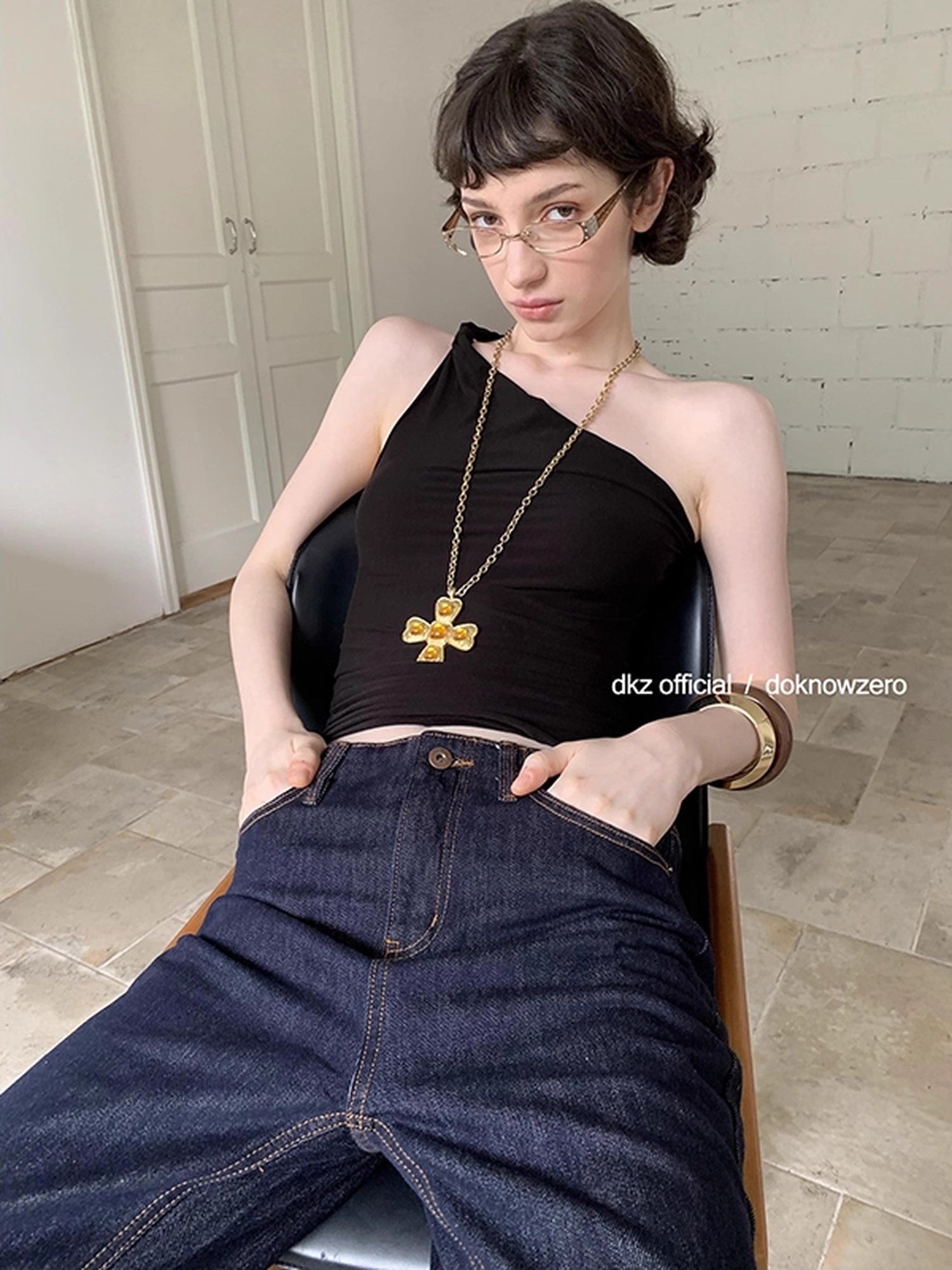 DKZ_OFFICIAL_Rayon_Blend_Knotted_Halter_Top_MISSTT