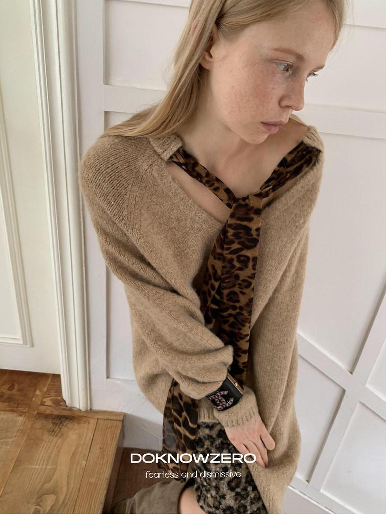 DKZ OFFICIAL Relaxed Retro Leopard Print Ribbon Tie V-neck Women&