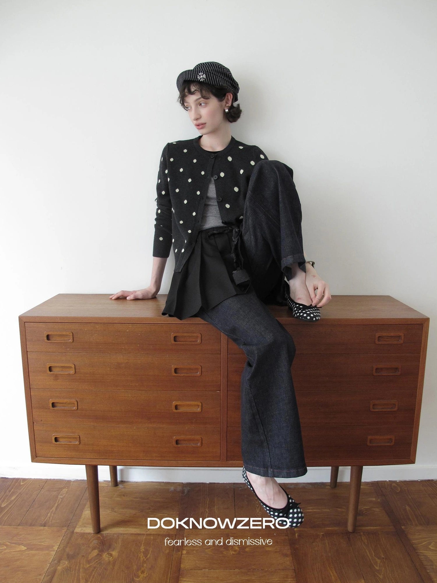 DKZ OFFICIAL Retro Gray Polka Dot Knit Cardigan