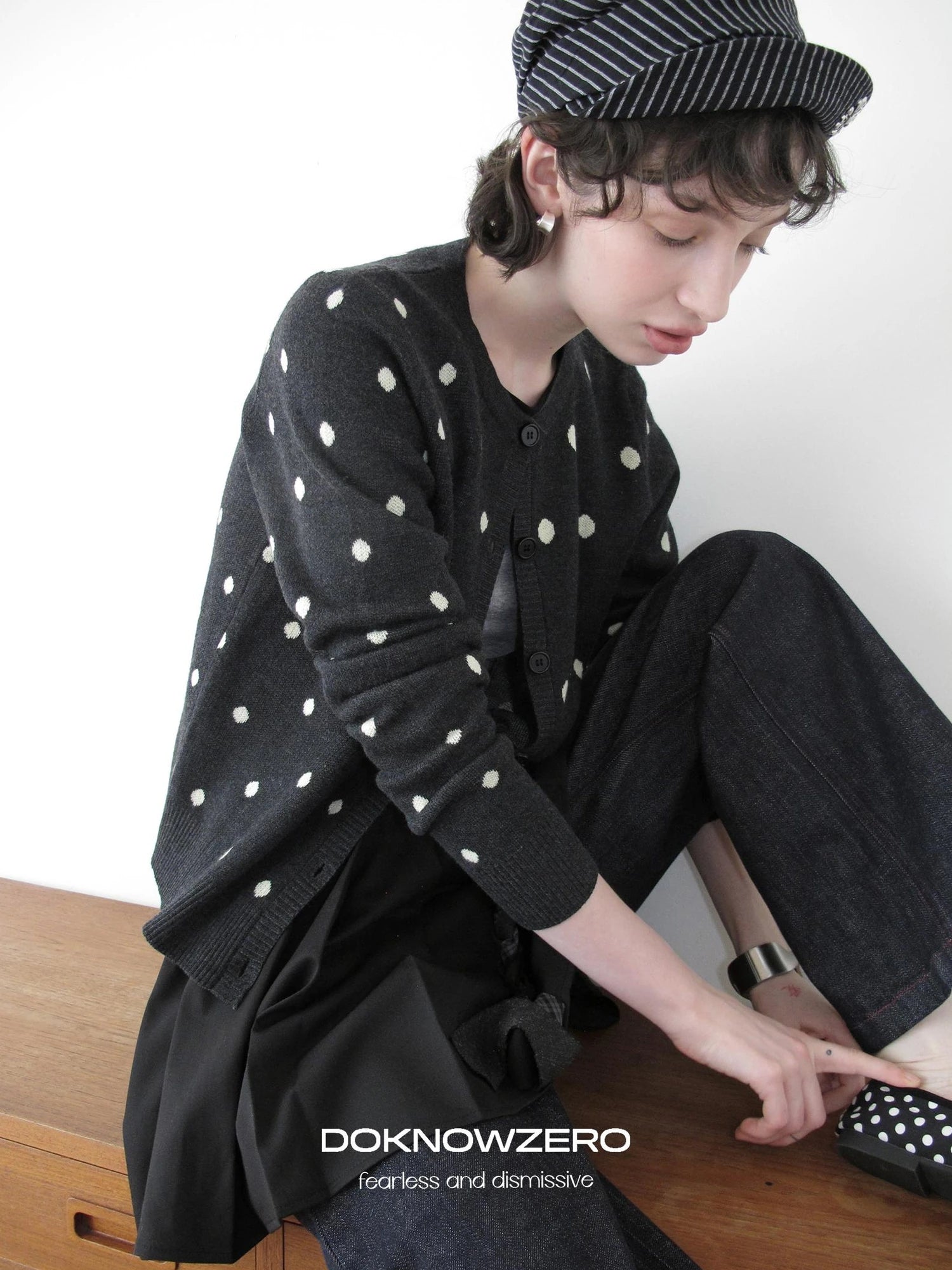 DKZ OFFICIAL Retro Gray Polka Dot Knit Cardigan