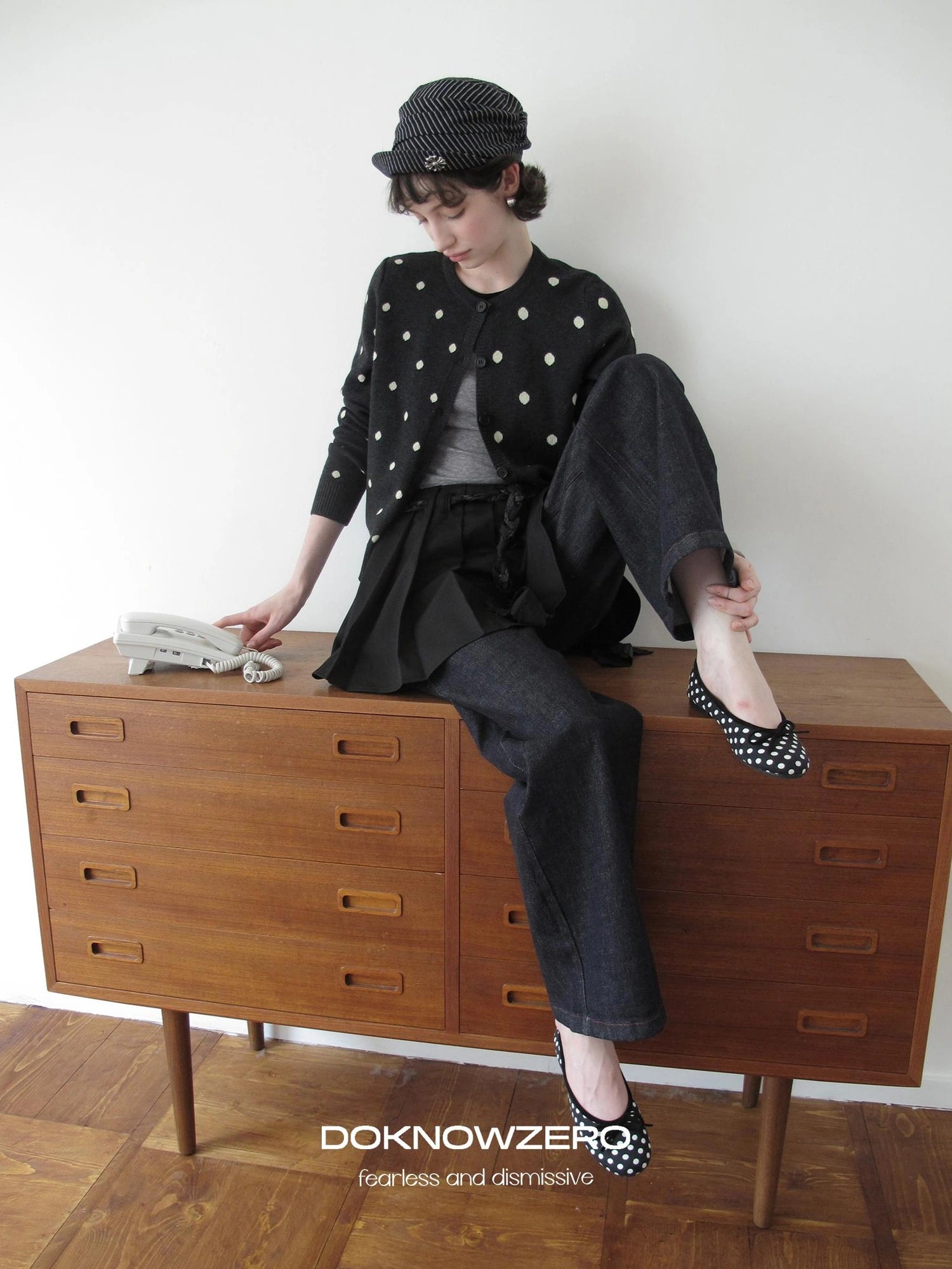 DKZ OFFICIAL Retro Gray Polka Dot Knit Cardigan