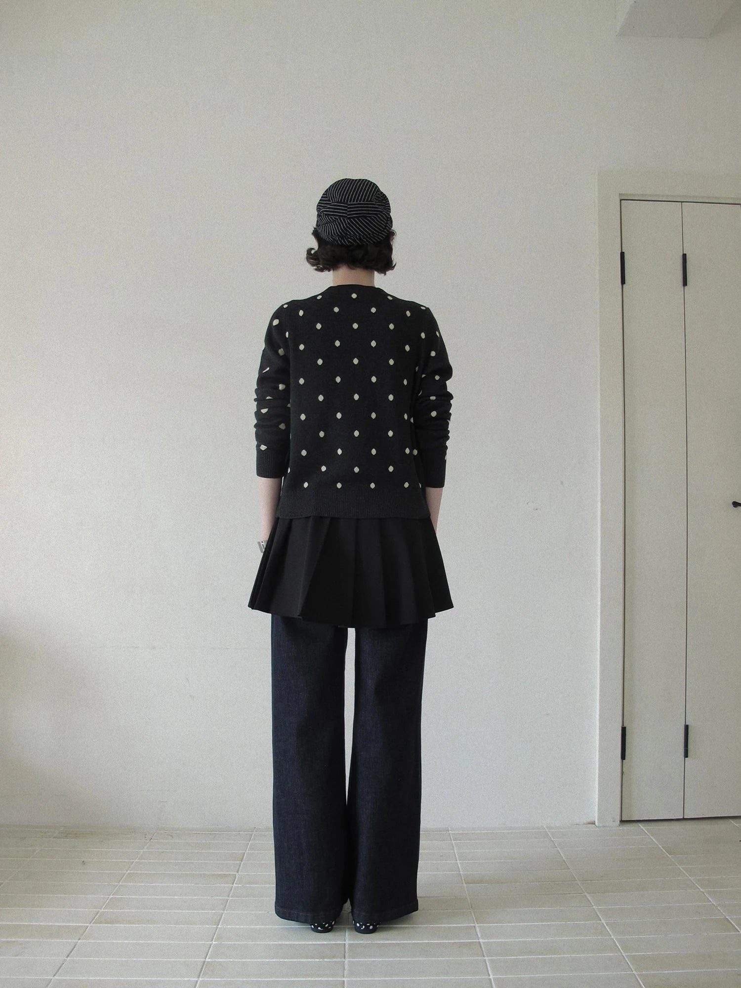 DKZ OFFICIAL Retro Gray Polka Dot Knit Cardigan