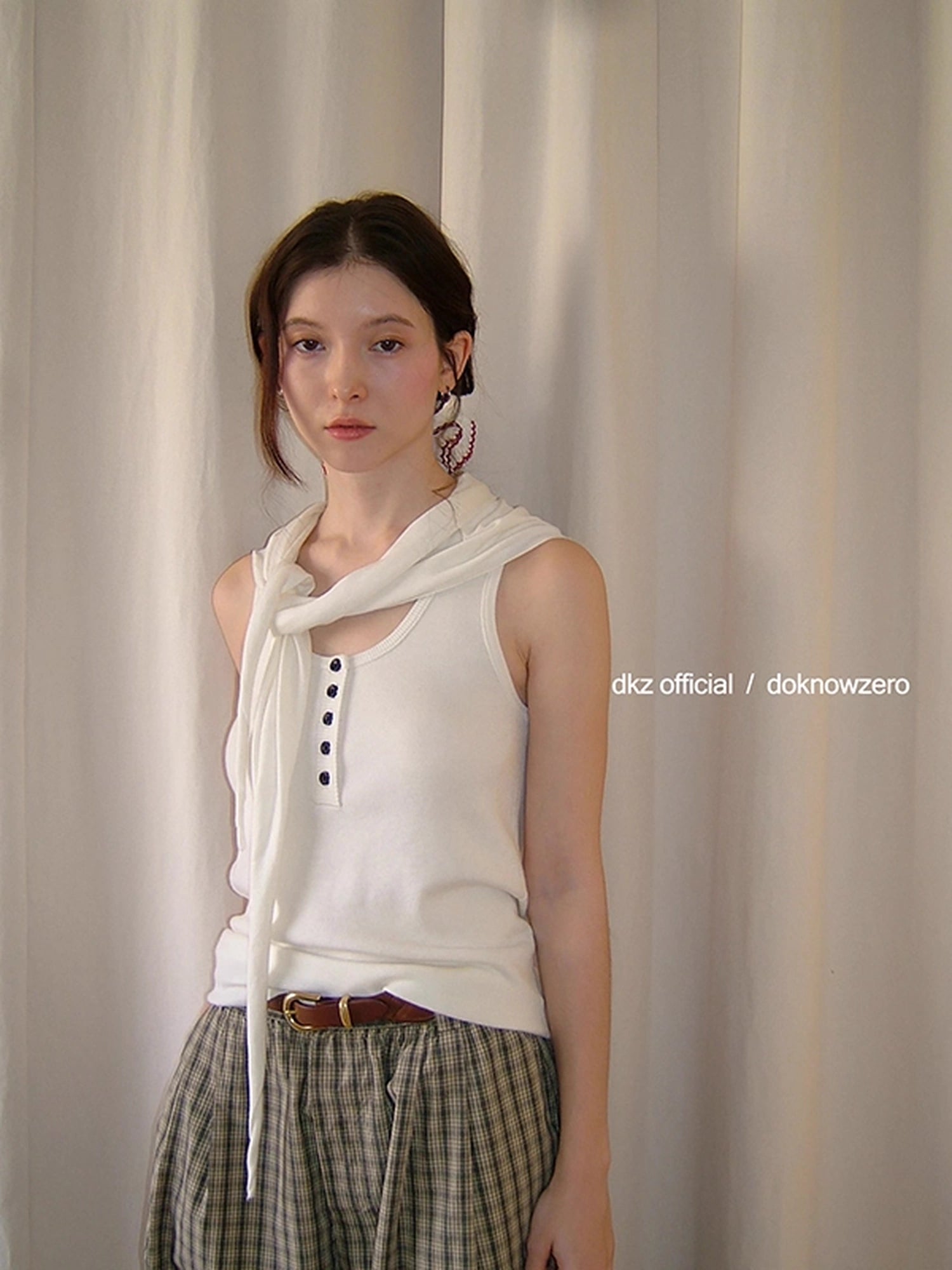 DKZ_OFFICIAL_Ribbed_Knit_Henley_Vest_With_Detachable_Scarf_MISSTT