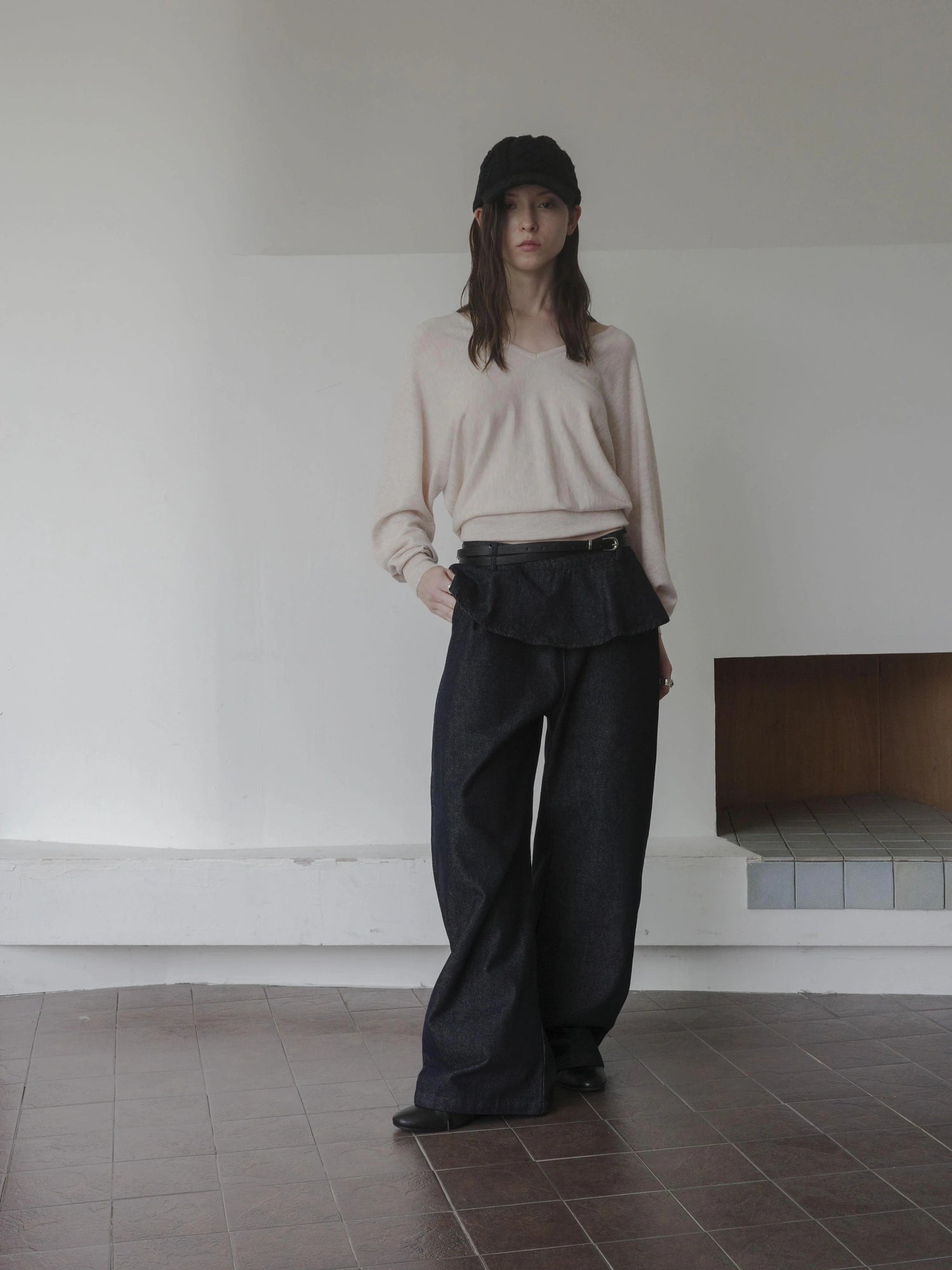 DKZ OFFICIAL Ruffle Waist Curved Hem Jeans