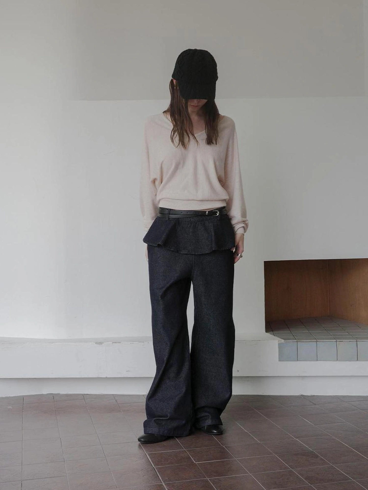 DKZ OFFICIAL Ruffle Waist Curved Hem Jeans
