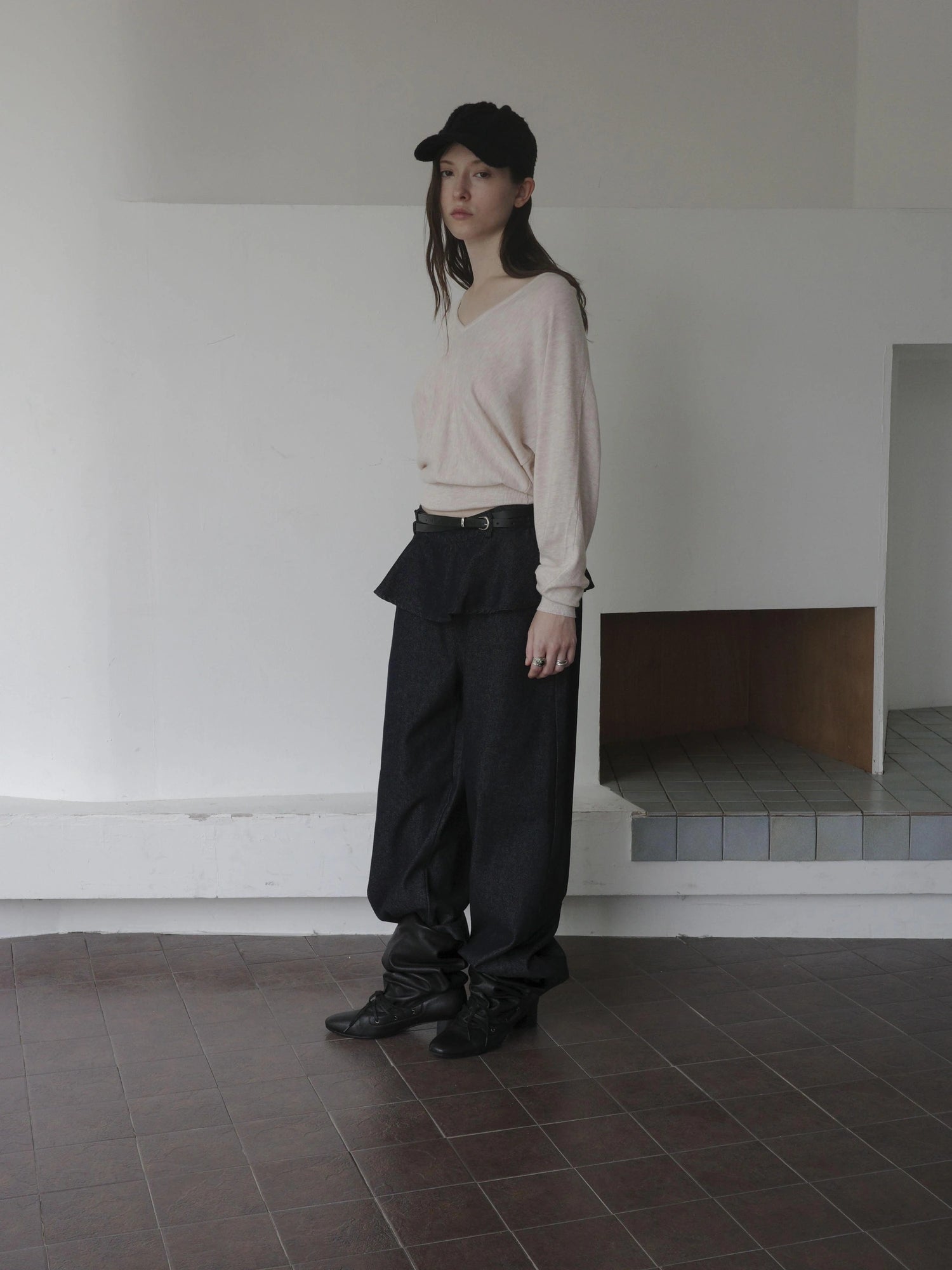 DKZ OFFICIAL Ruffle Waist Curved Hem Jeans