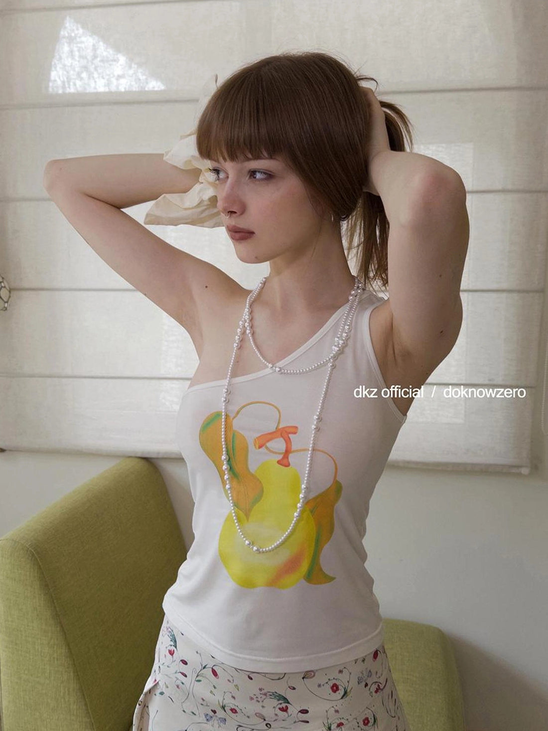 DKZ OFFICIAL Sirosha Pear Slant Shoulder Fitted Vintage Print Tank Top