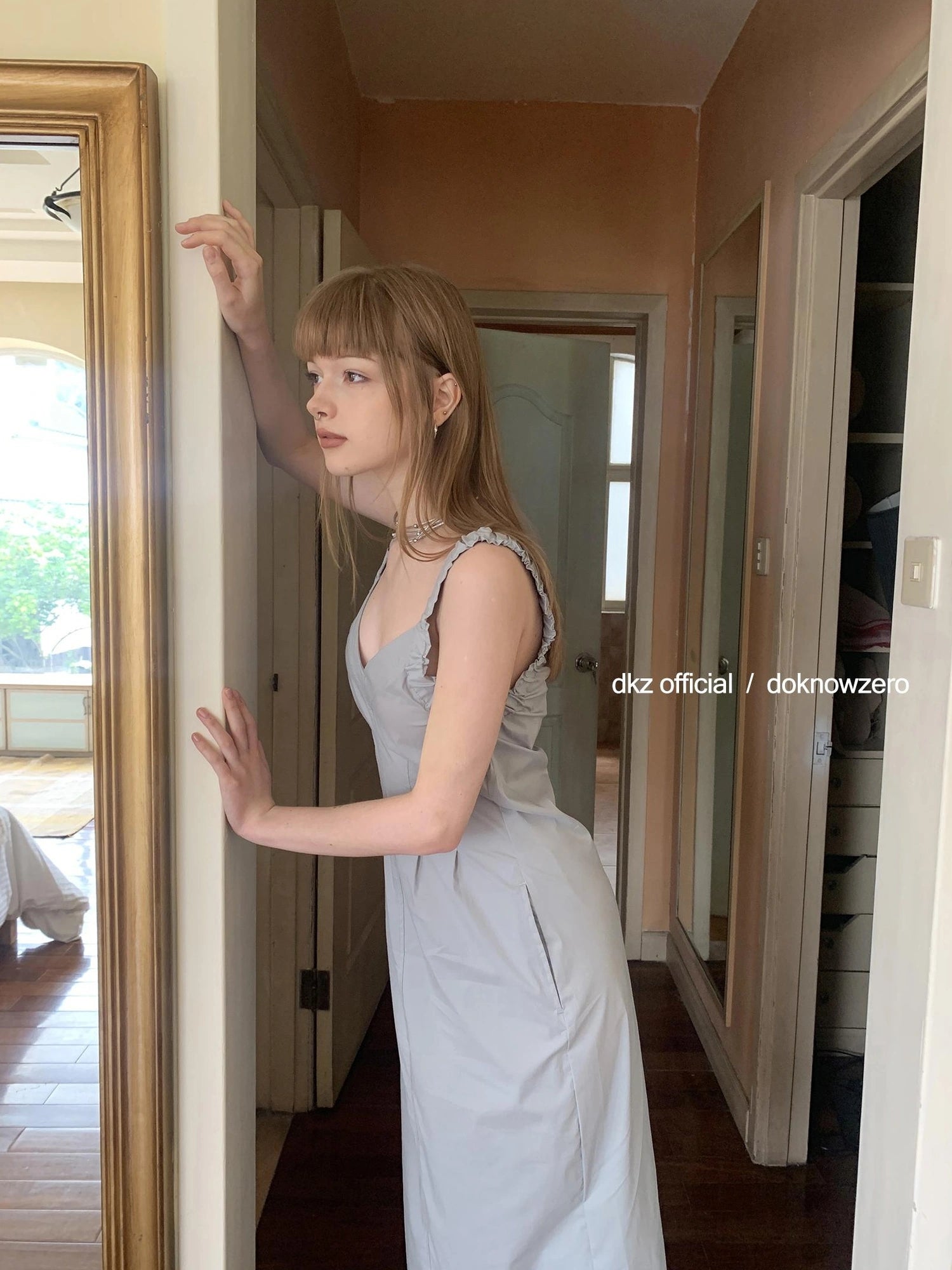 DKZ OFFICIAL Sleeveless Pleated Midi Dress