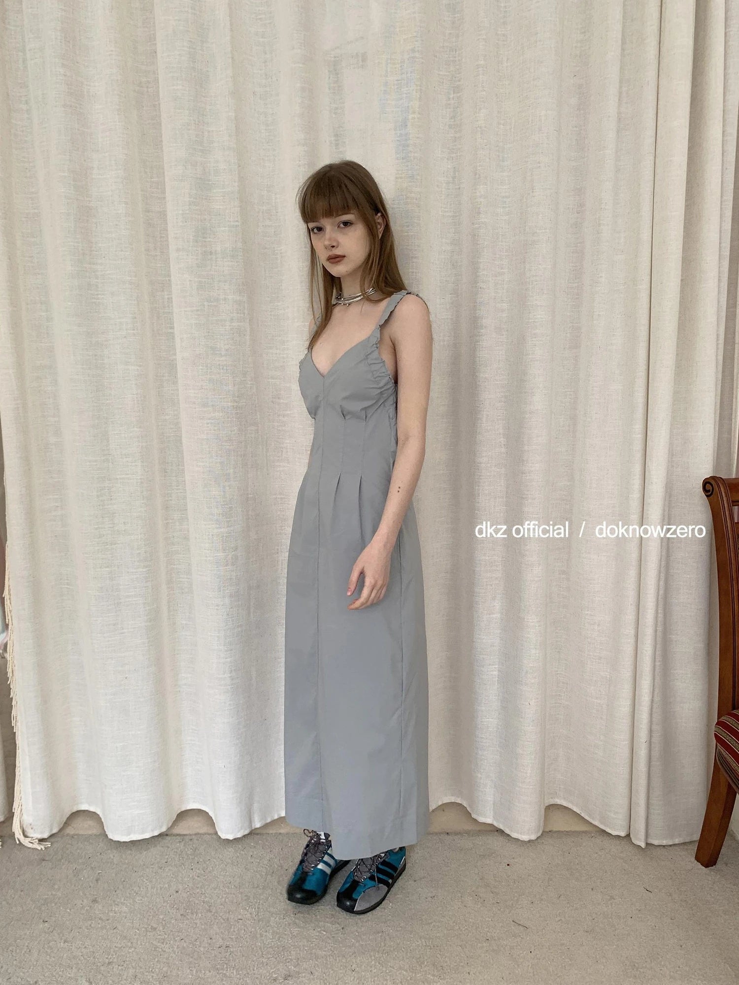 DKZ OFFICIAL Sleeveless Pleated Midi Dress