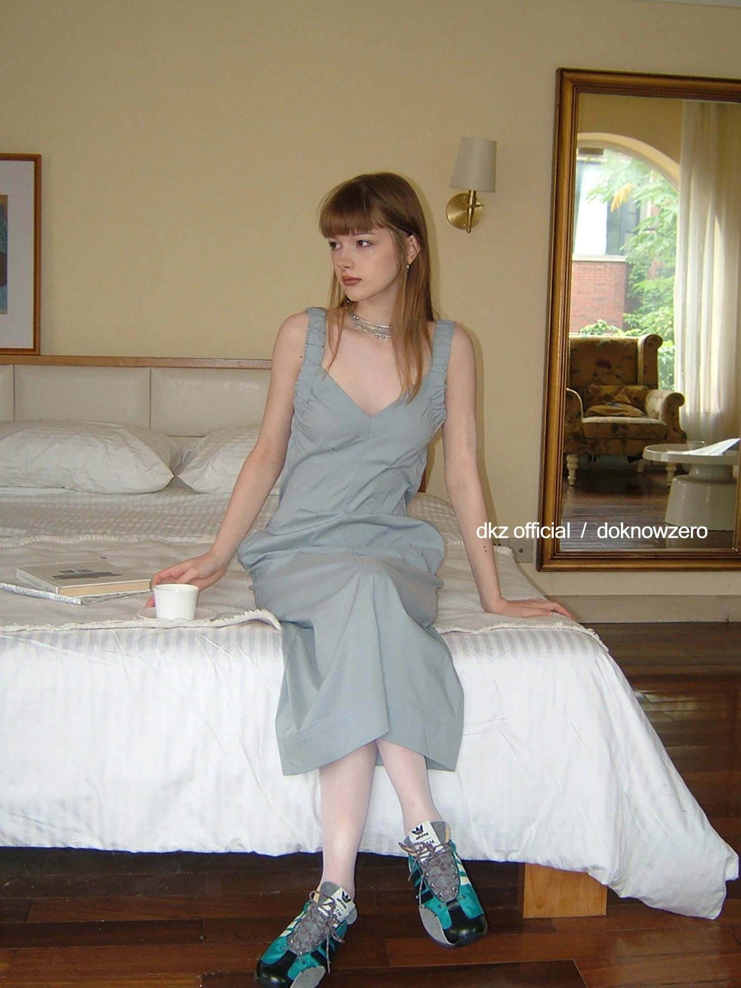 DKZ OFFICIAL Sleeveless Pleated Midi Dress