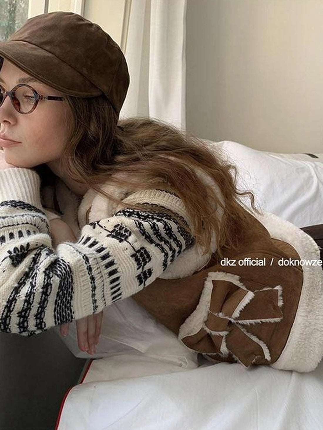 DKZ OFFICIAL Suede Shearling Bow Tie Vest