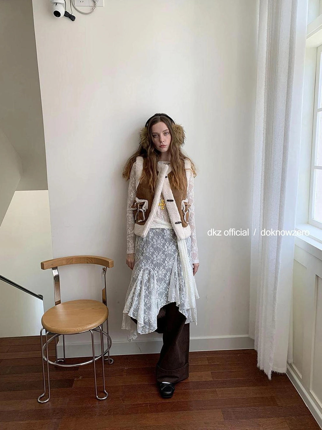 DKZ OFFICIAL Suede Shearling Bow Tie Vest