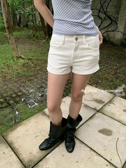DKZ OFFICIAL Summer Slim Fit White Mid Rise Shorts