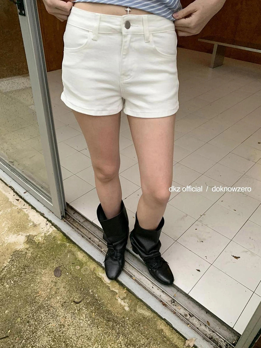 DKZ OFFICIAL Summer Slim Fit White Mid Rise Shorts